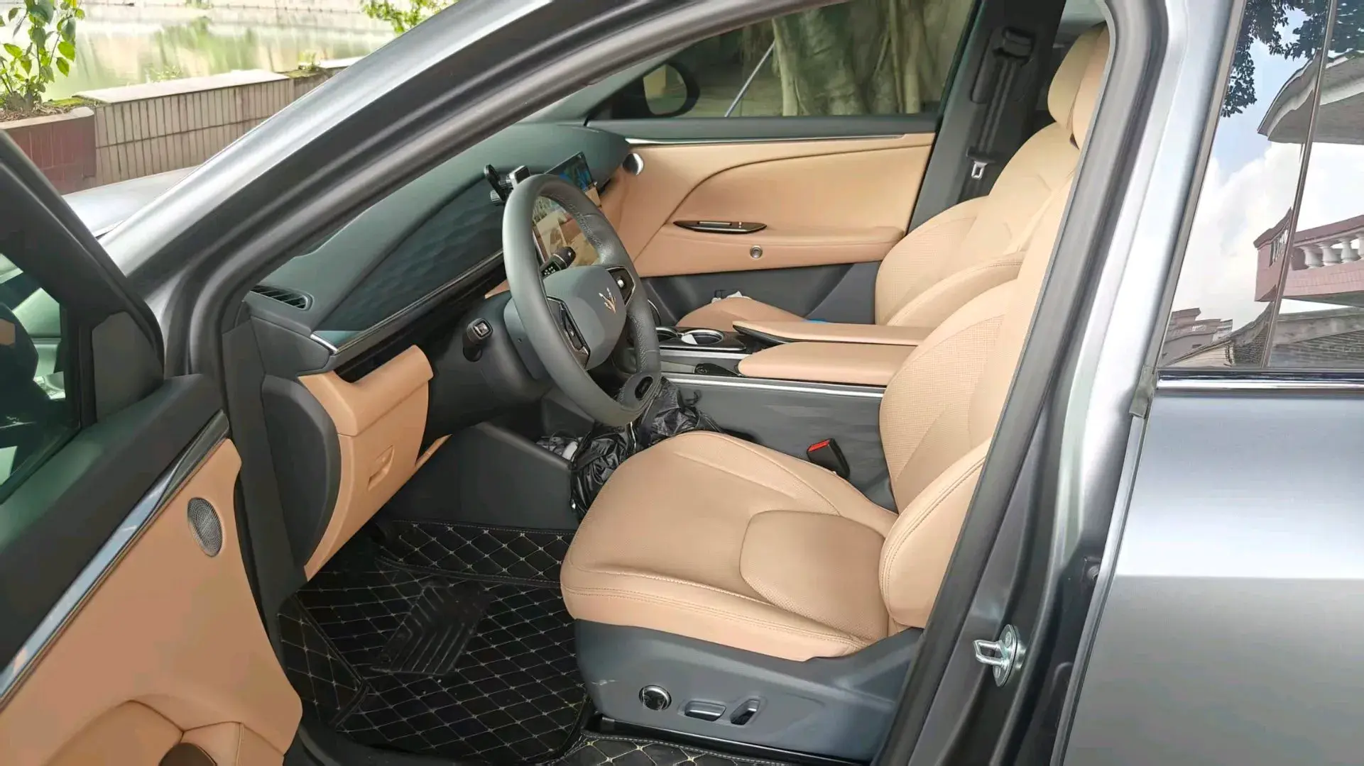 2025 ARCFOX ΑT5 thumbnail 2