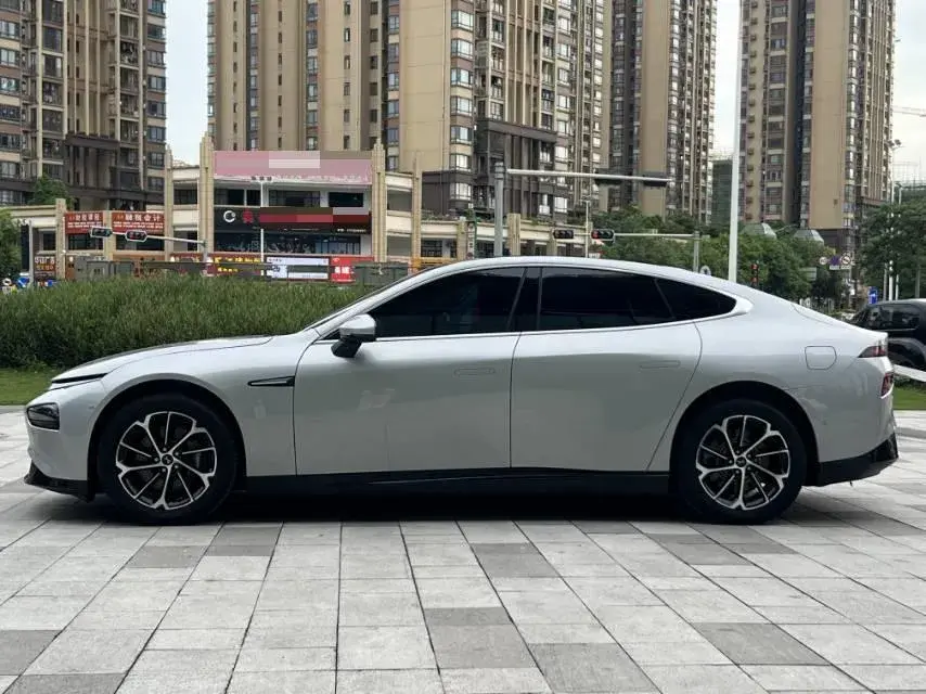 2021 XPENG P7 thumbnail 3