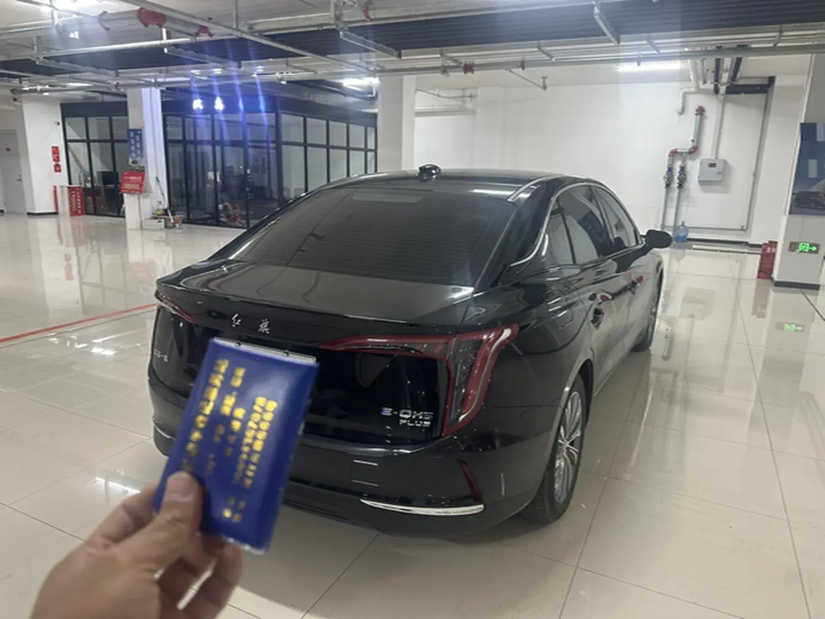 2023 HONGQI E-QM5 thumbnail 3