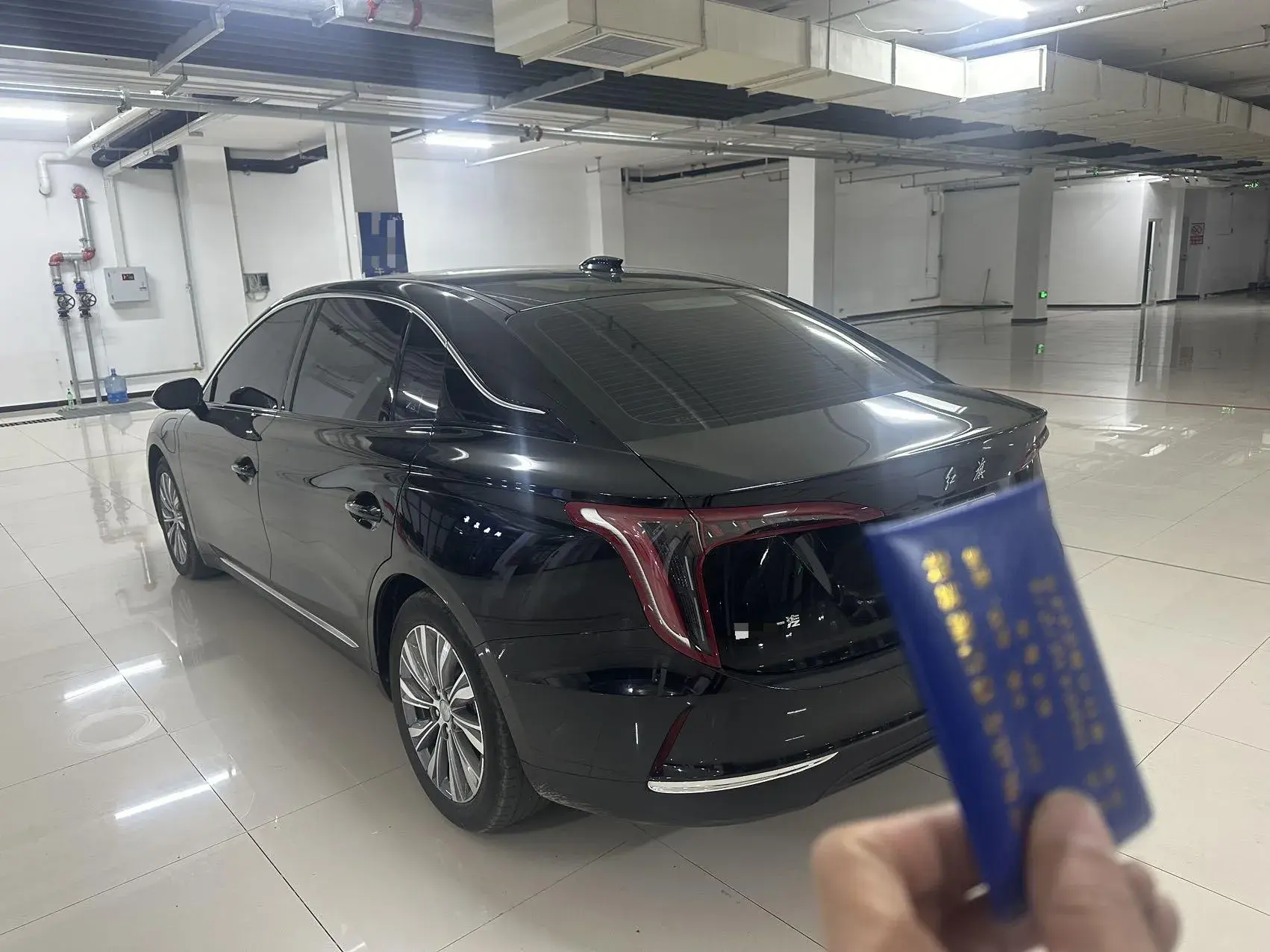 2023 HONGQI E-QM5 thumbnail 2