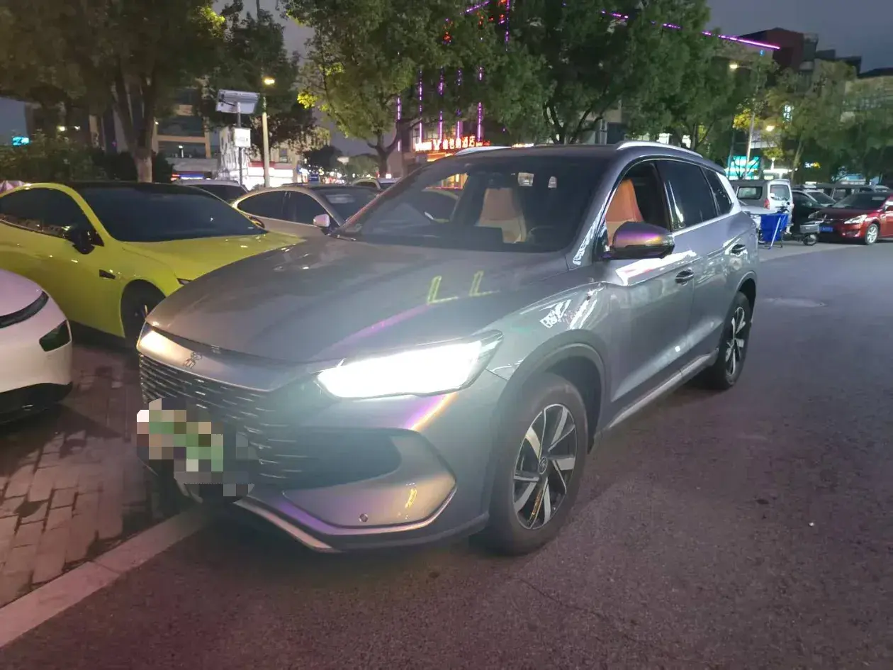 2023 BYD SONG view 1