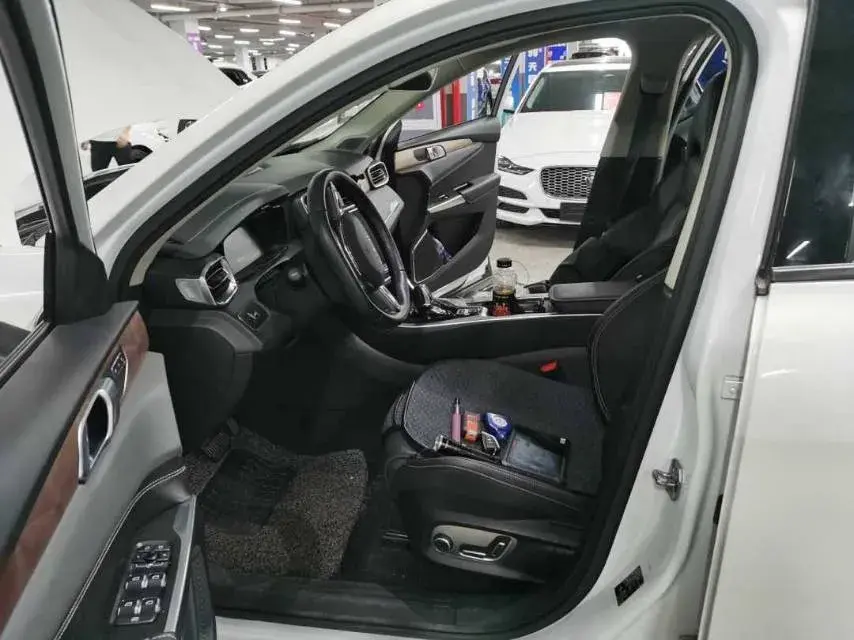 2019 LYNK&CO 01 thumbnail 4