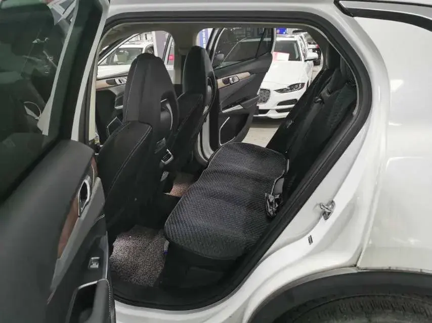 2019 LYNK&CO 01 thumbnail 2