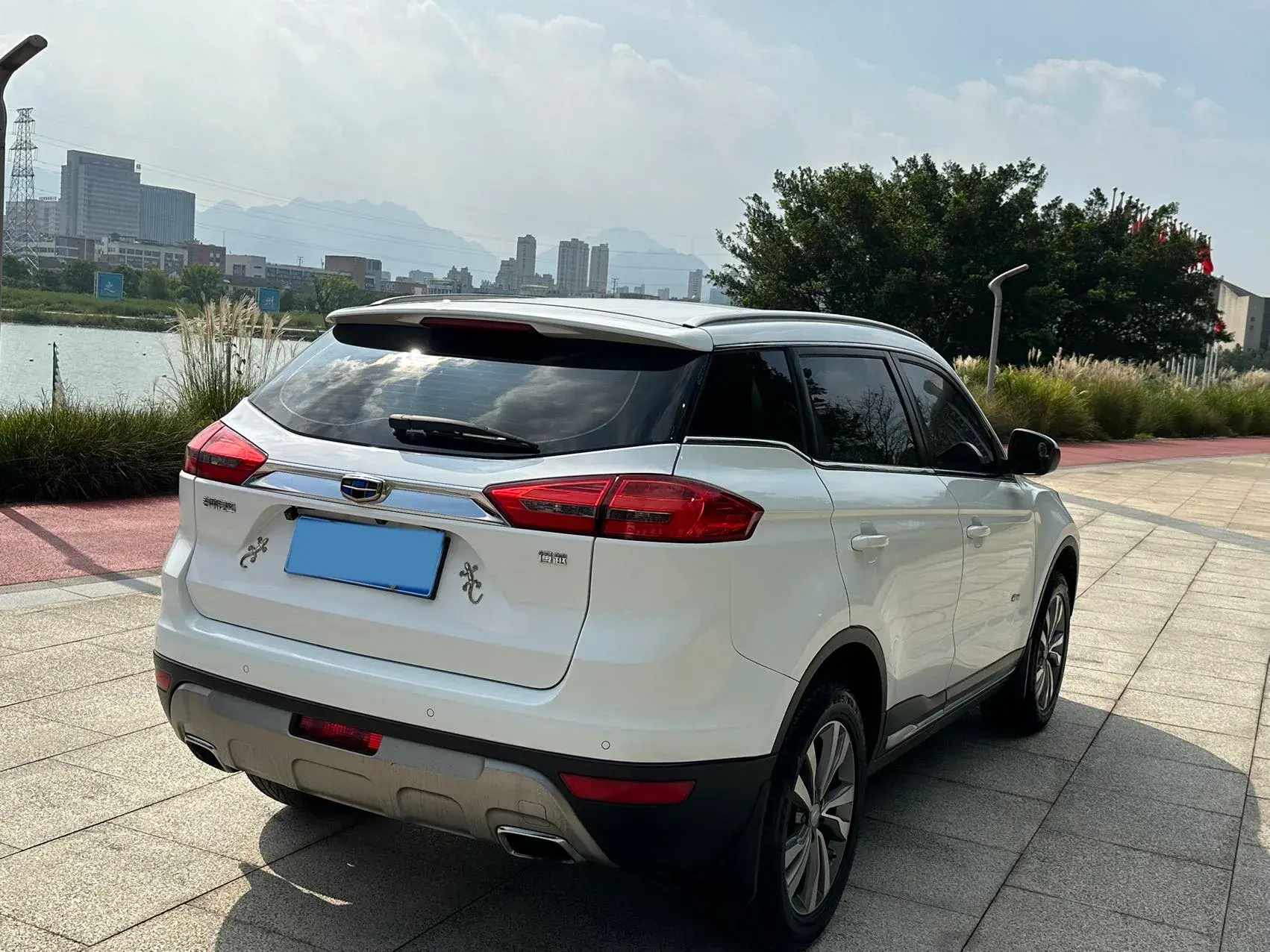 2016 GEELY AZKARRA thumbnail 4