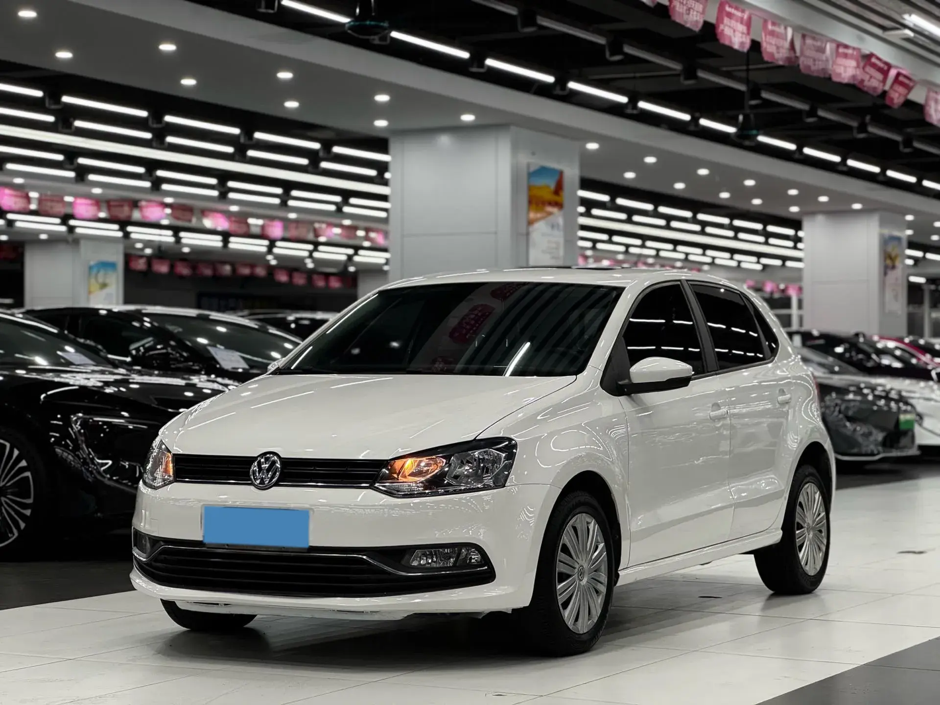 2016 VOLKSWAGEN POLO view 1