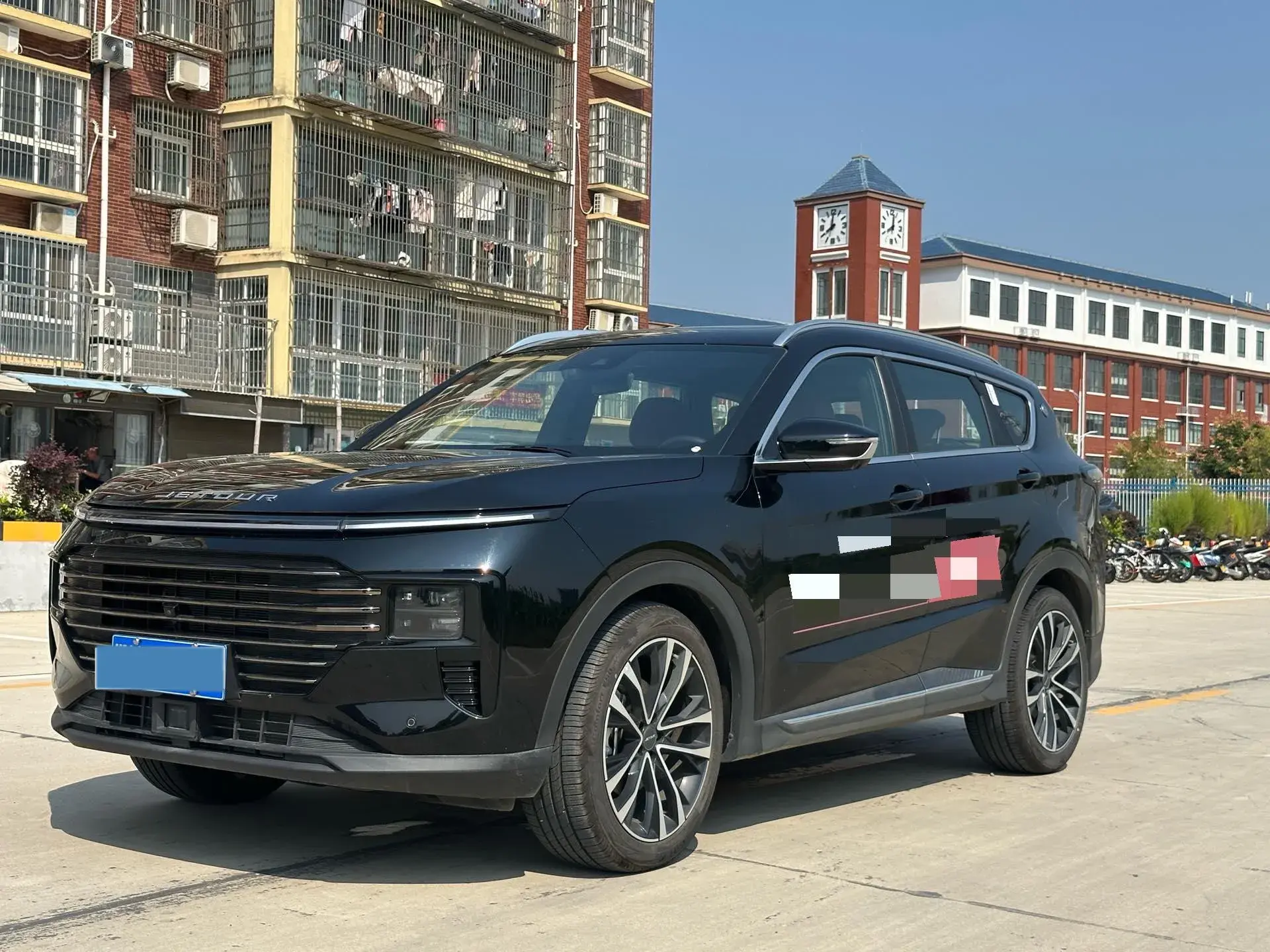 2025 JETOUR X70 view 1