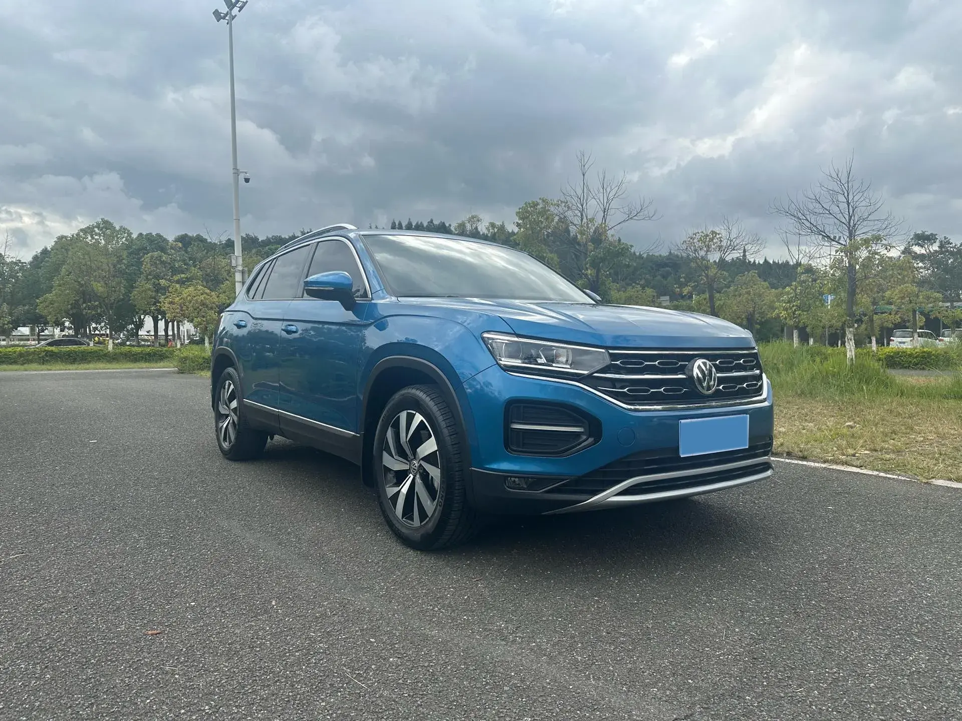 2019 VOLKSWAGEN TAYRON thumbnail 3