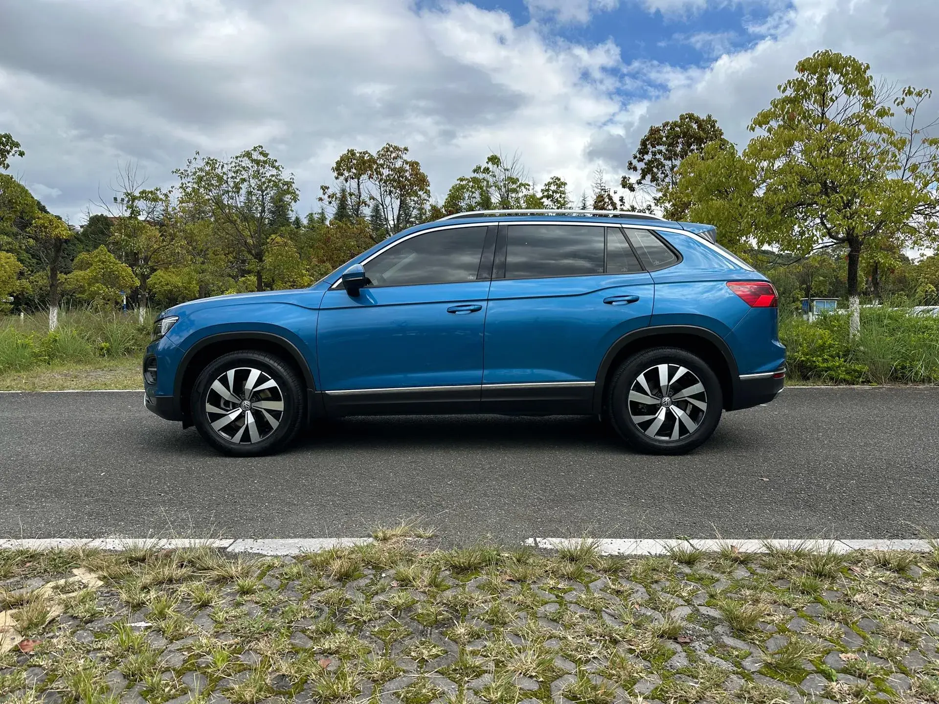 2019 VOLKSWAGEN TAYRON thumbnail 4