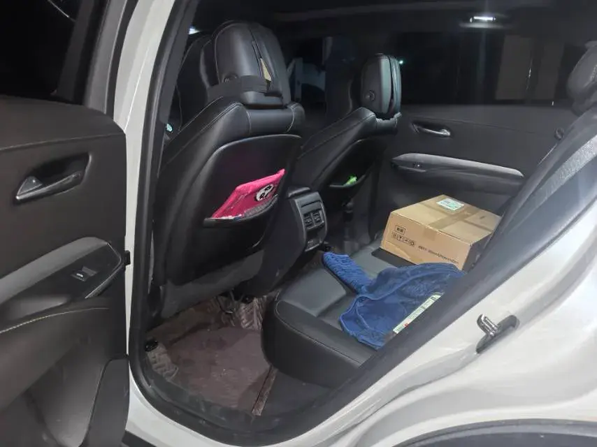 2021 CADILLAC XT4 thumbnail 4