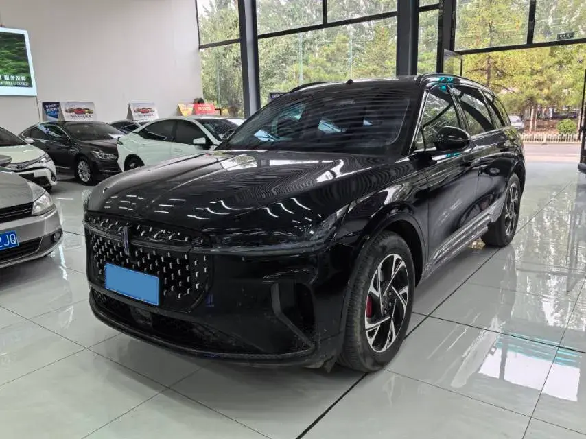 2023 LINCOLN NAUTILUS view 1