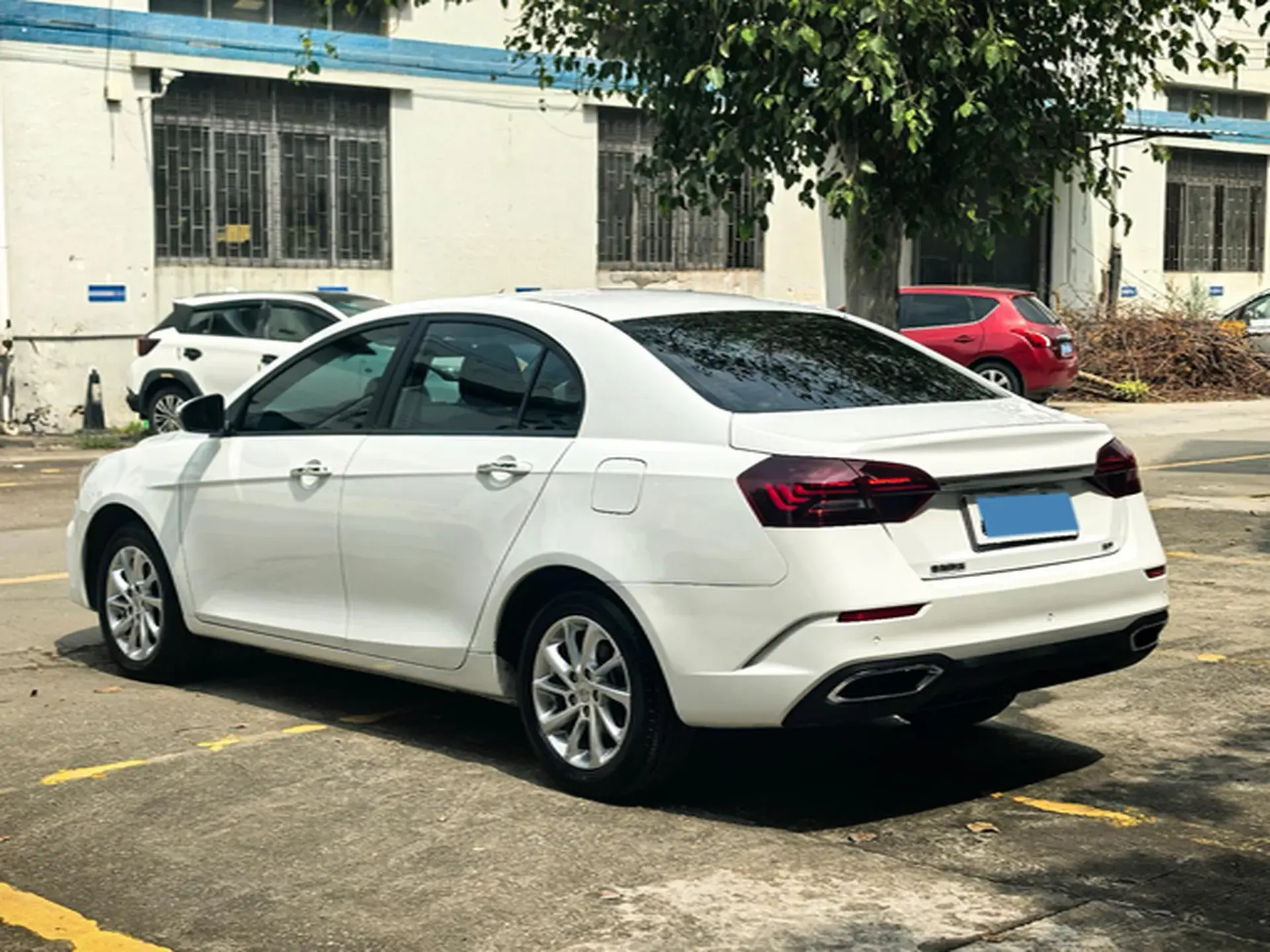 2021 GEELY EMGRAND thumbnail 3
