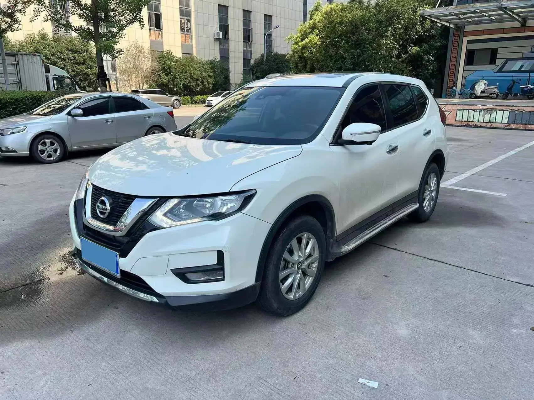 2019 NISSAN X-TRAIL view 1