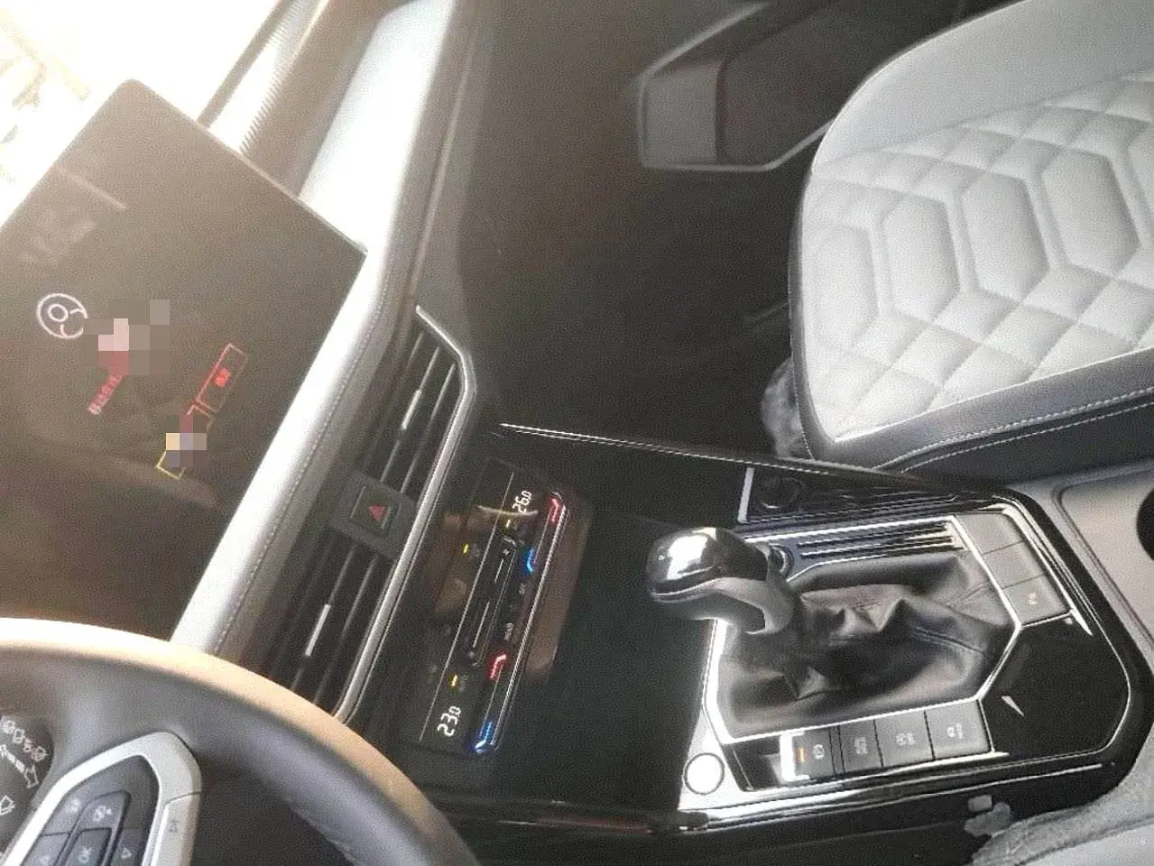 2023 VOLKSWAGEN TAYRON thumbnail 3