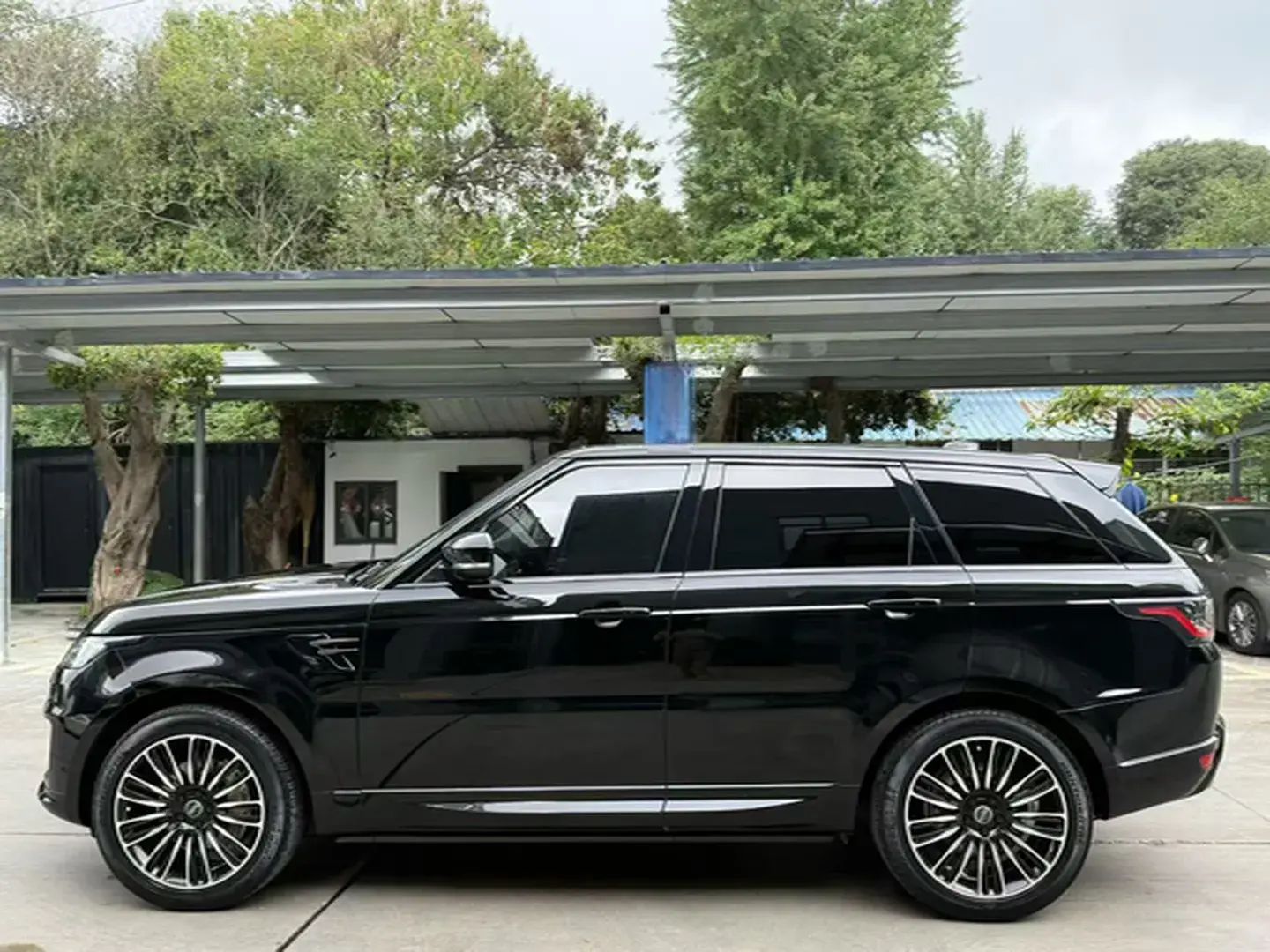 2018 LAND ROVER thumbnail 4