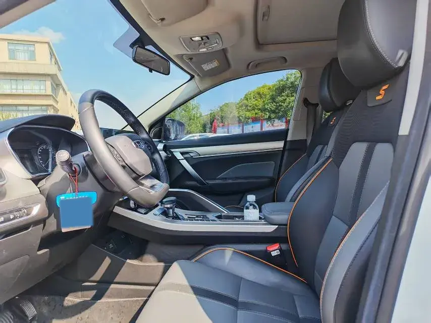 2023 GEELY COOLRAY thumbnail 4