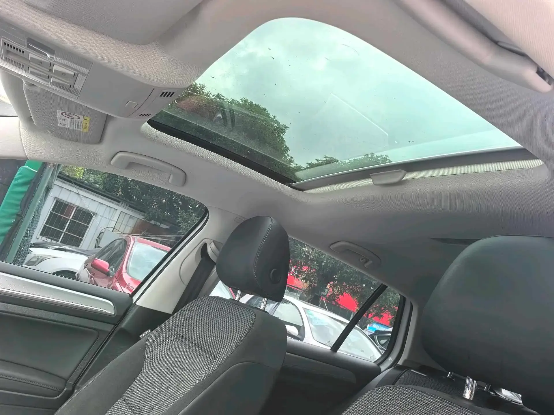 2019 VOLKSWAGEN GOLF thumbnail 4