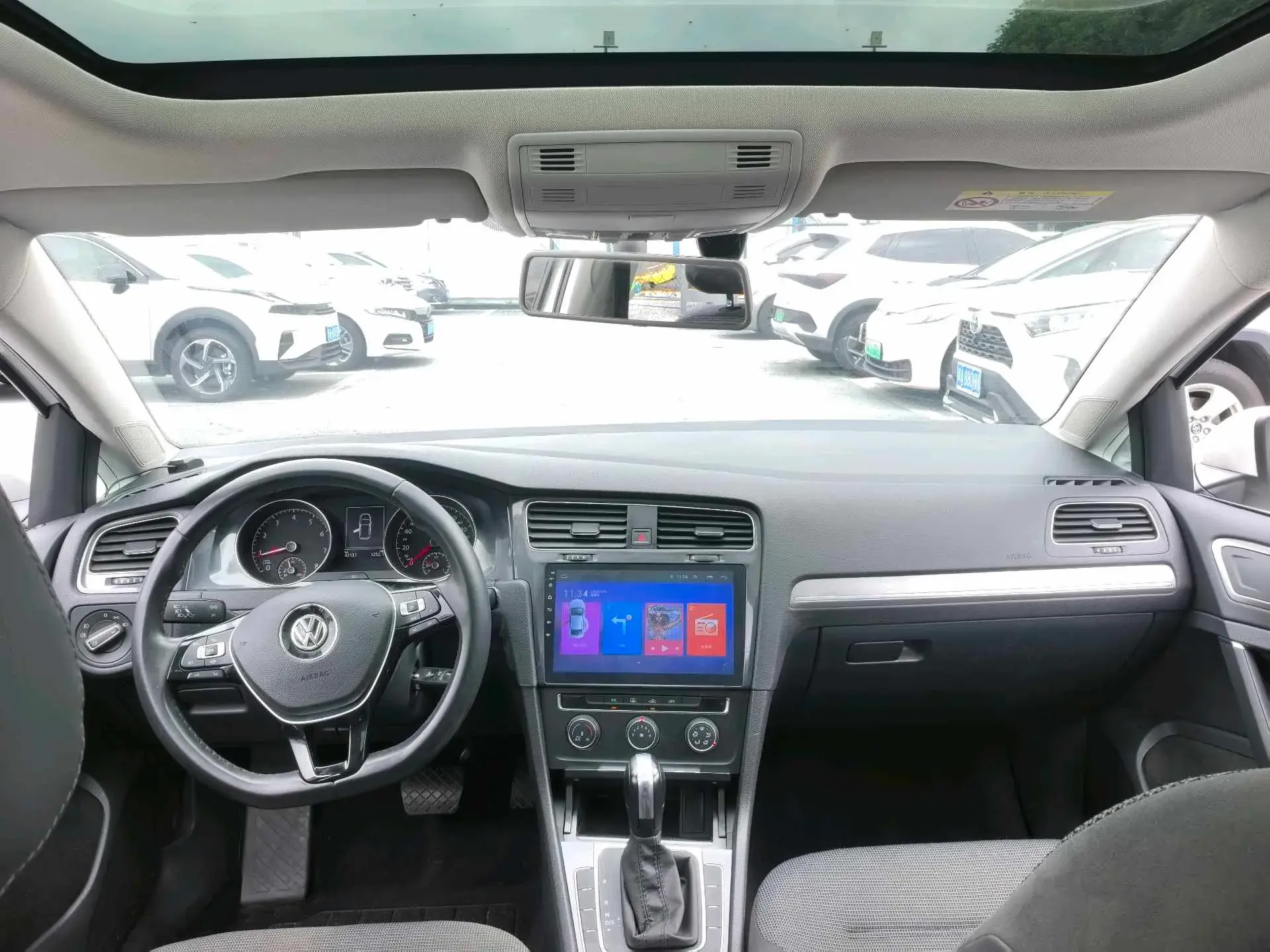 2019 VOLKSWAGEN GOLF thumbnail 3