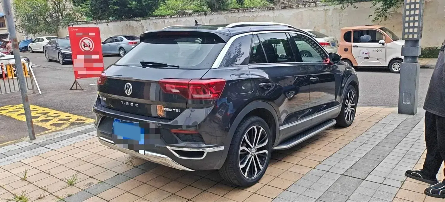 2020 VOLKSWAGEN T-ROC thumbnail 3