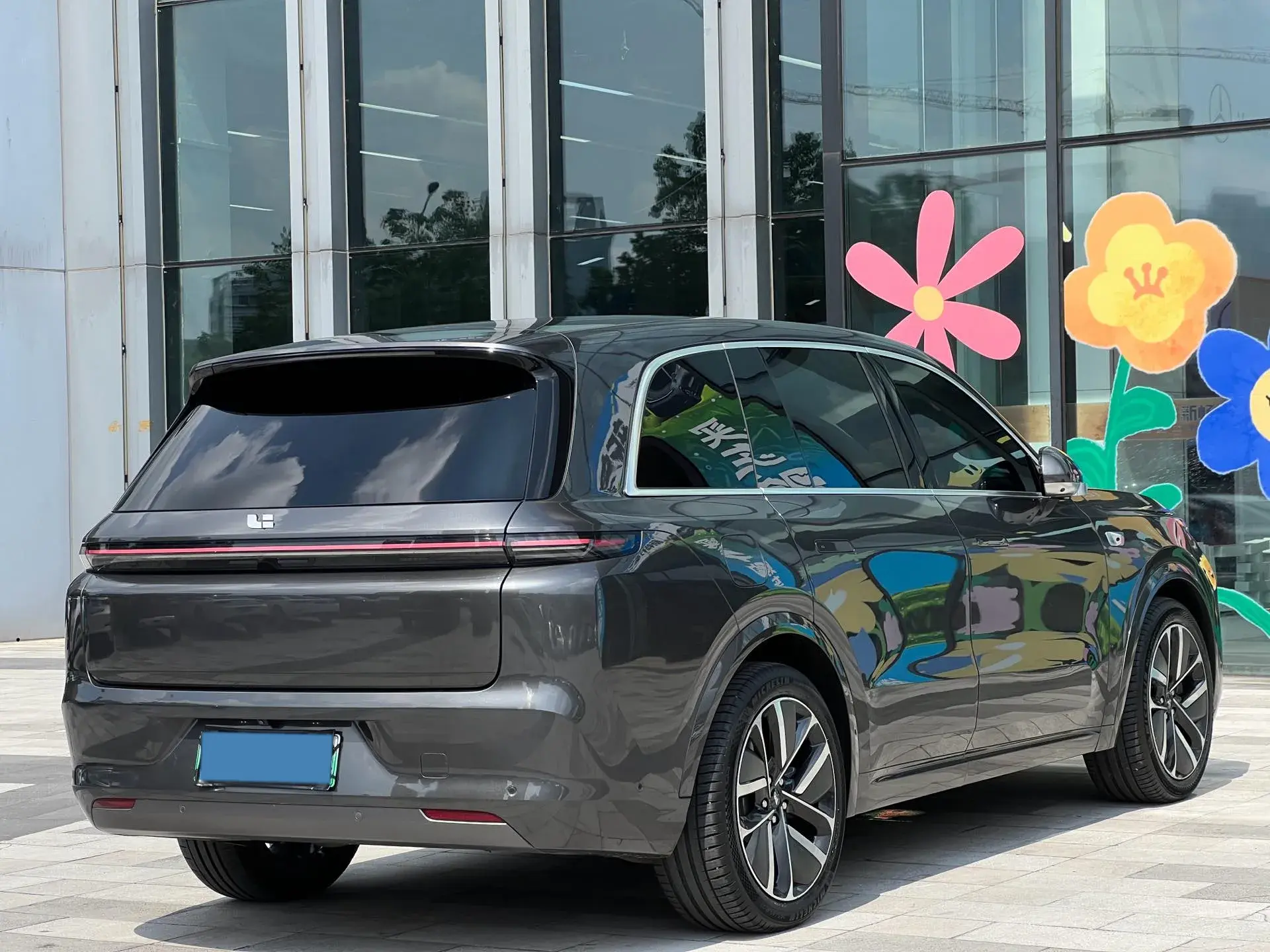 2023 LI L8 thumbnail 4