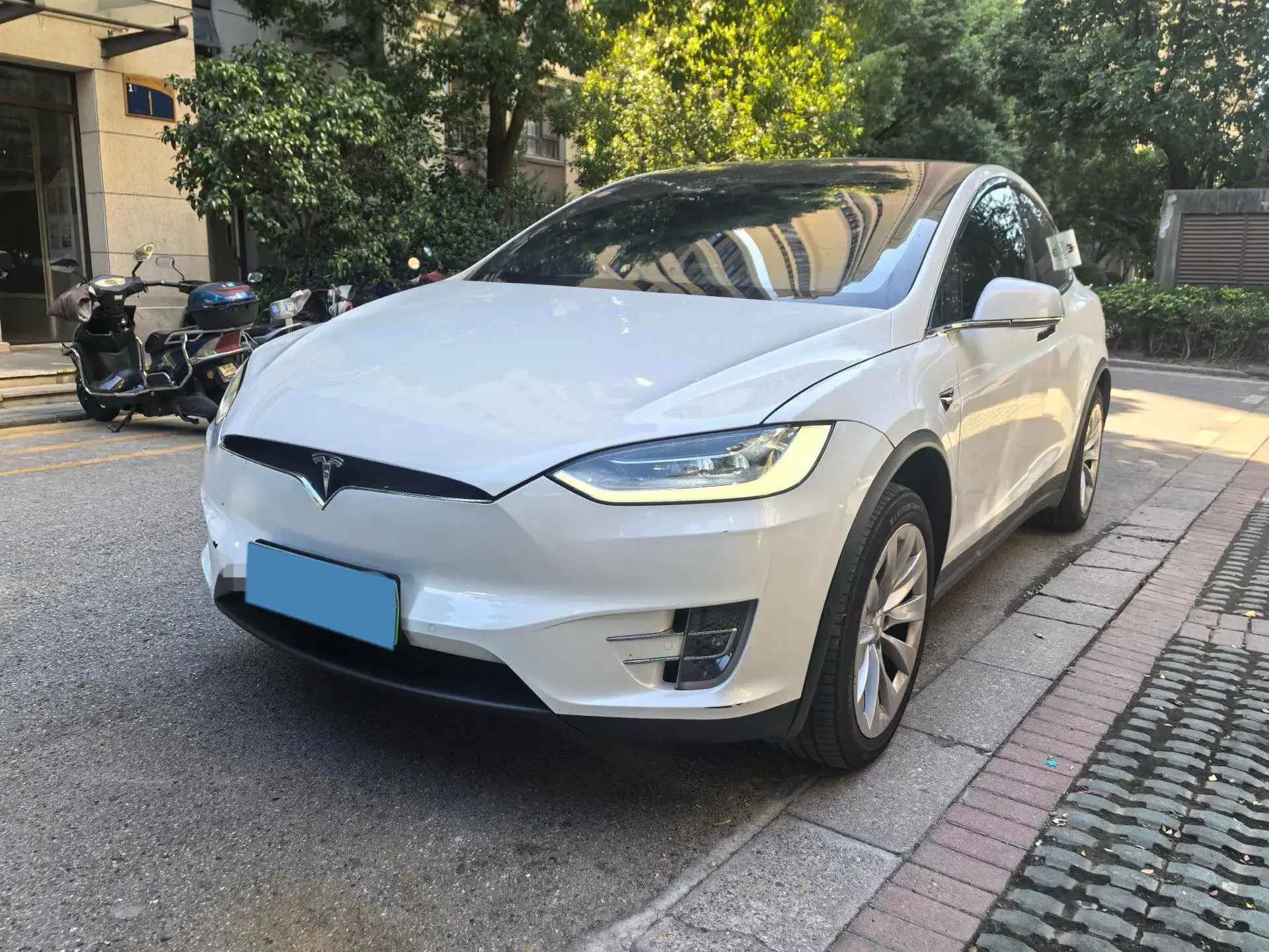 2021 TESLA MODEL view 1