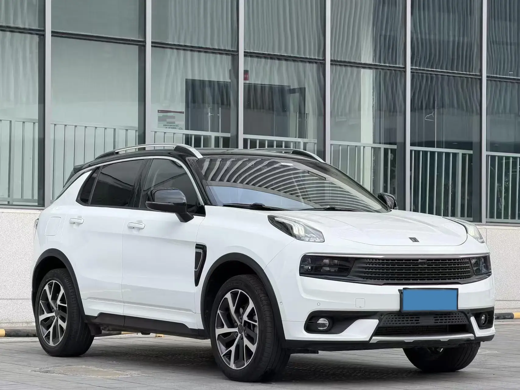 2019 LYNK&CO 01 thumbnail 3