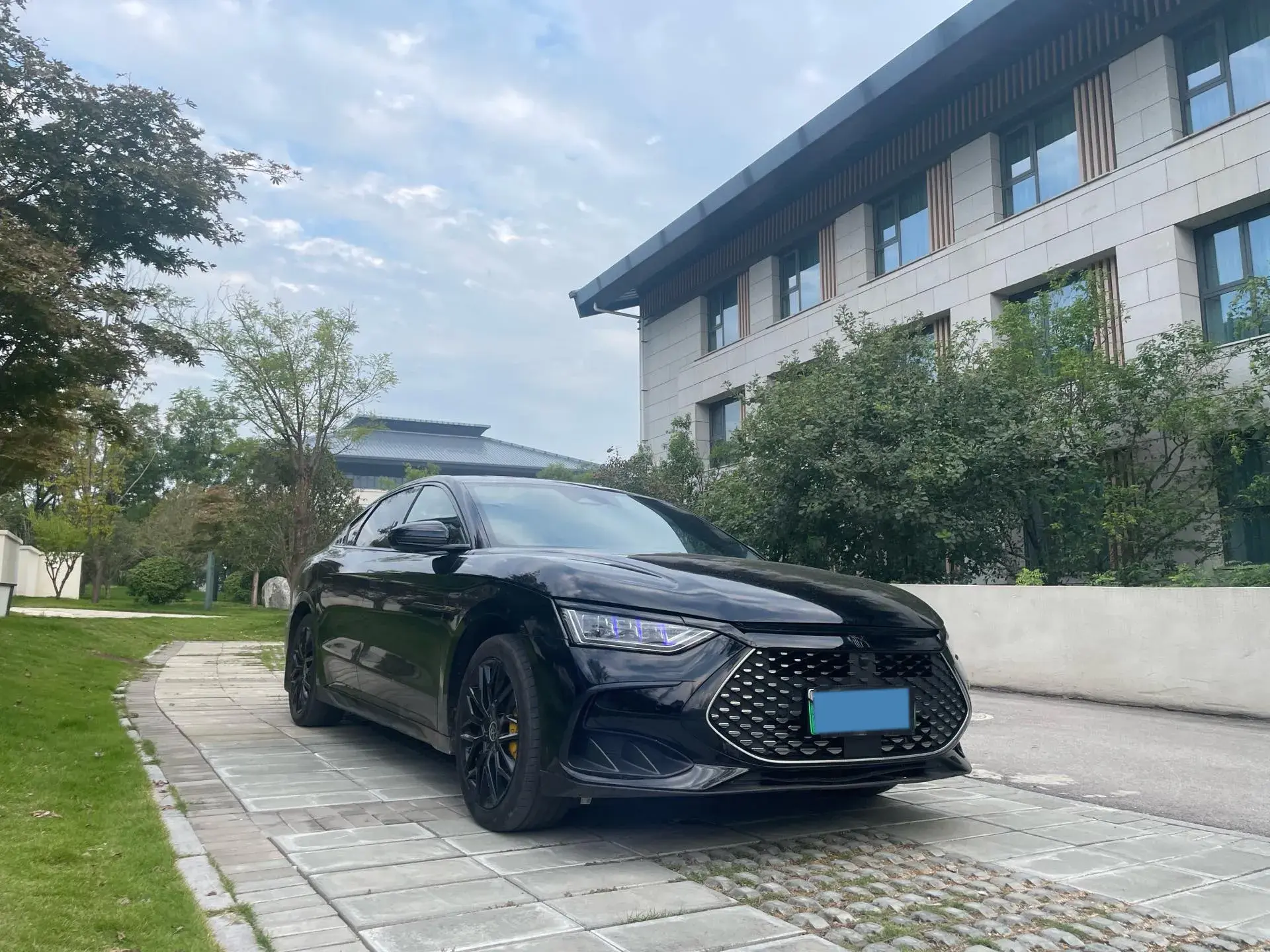 2023 BYD HAN thumbnail 3