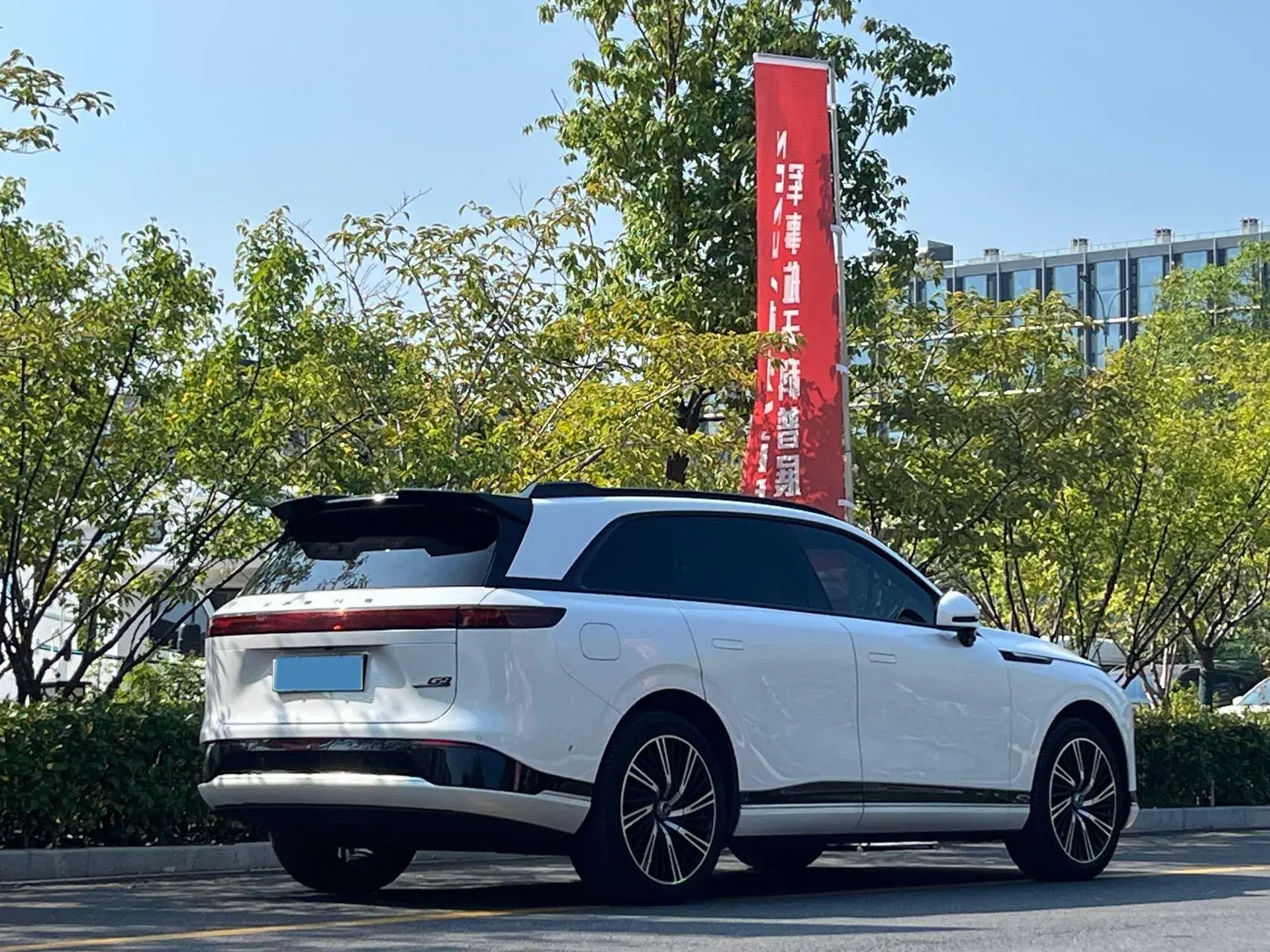 2022 XPENG G9 thumbnail 3