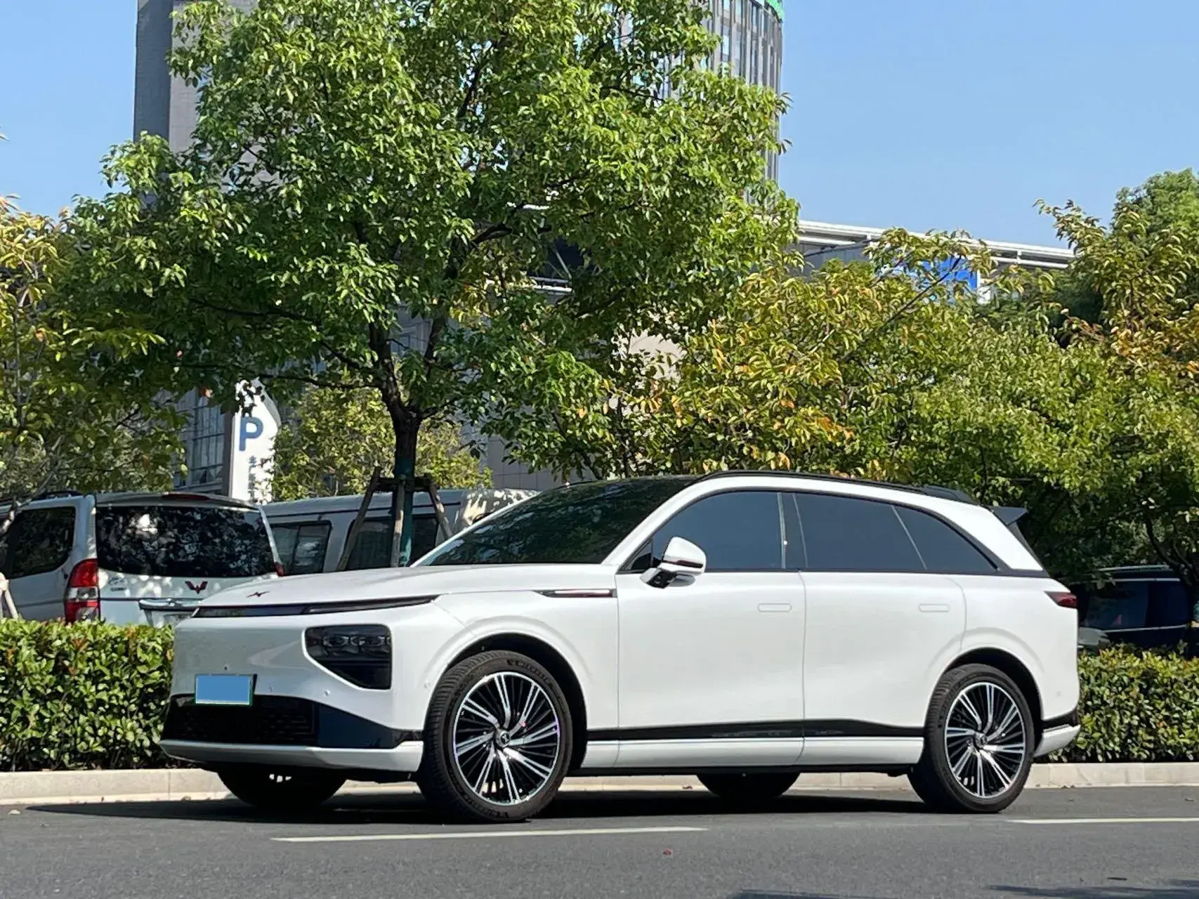 2022 XPENG G9 view 1