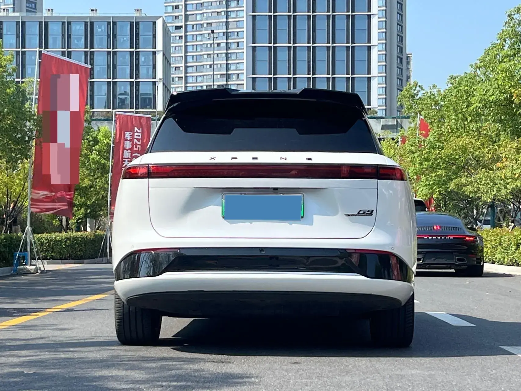 2022 XPENG G9 thumbnail 4
