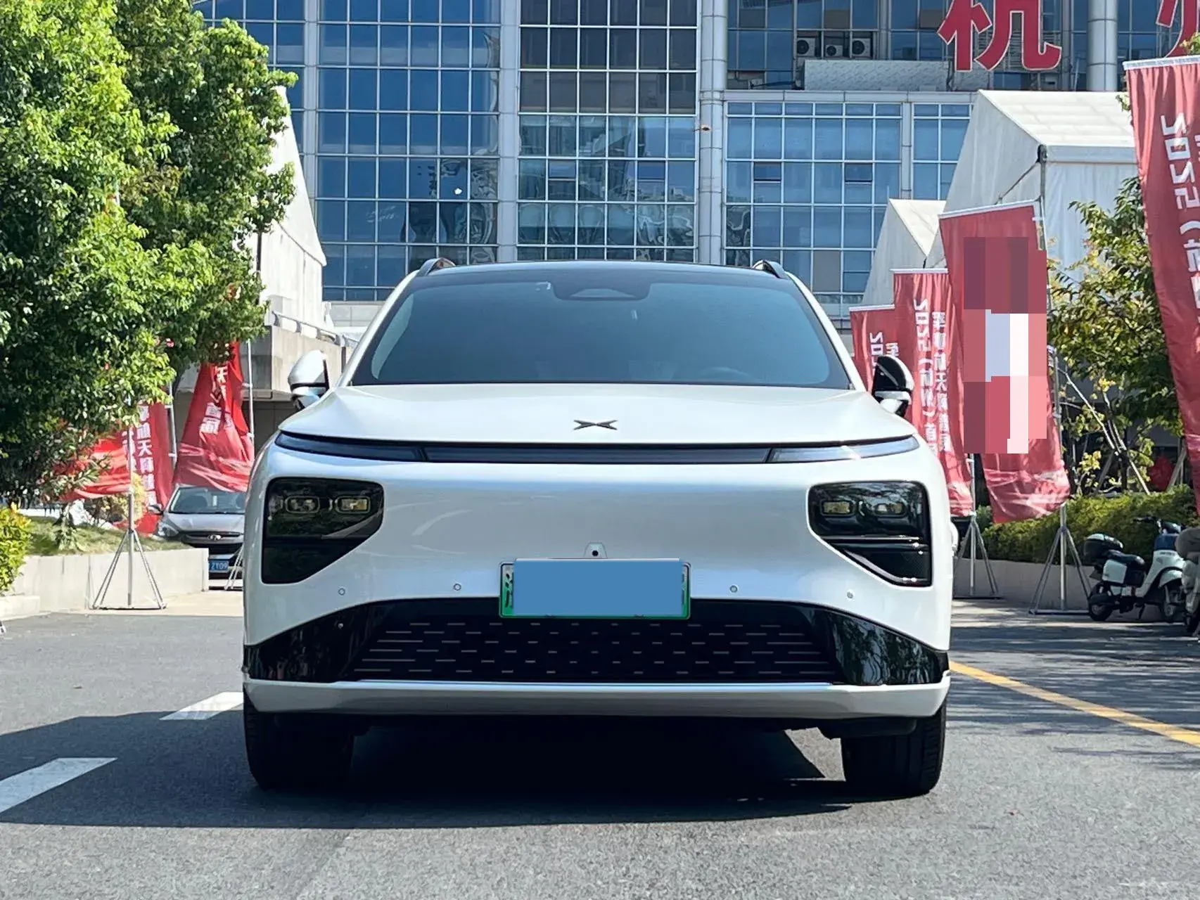 2022 XPENG G9 thumbnail 2