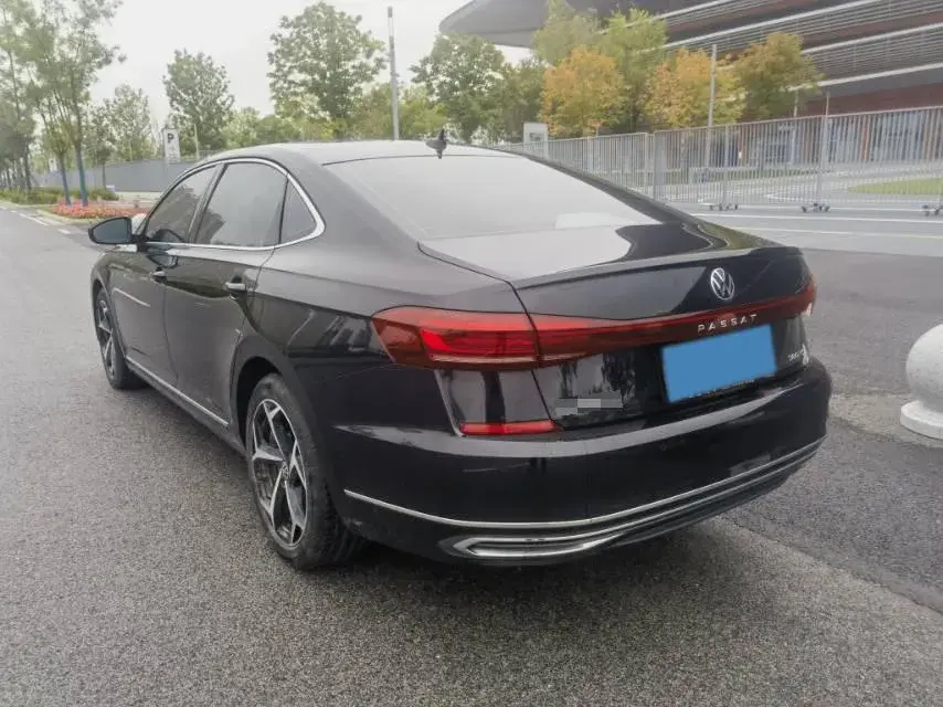 2025 VOLKSWAGEN PASSAT thumbnail 4