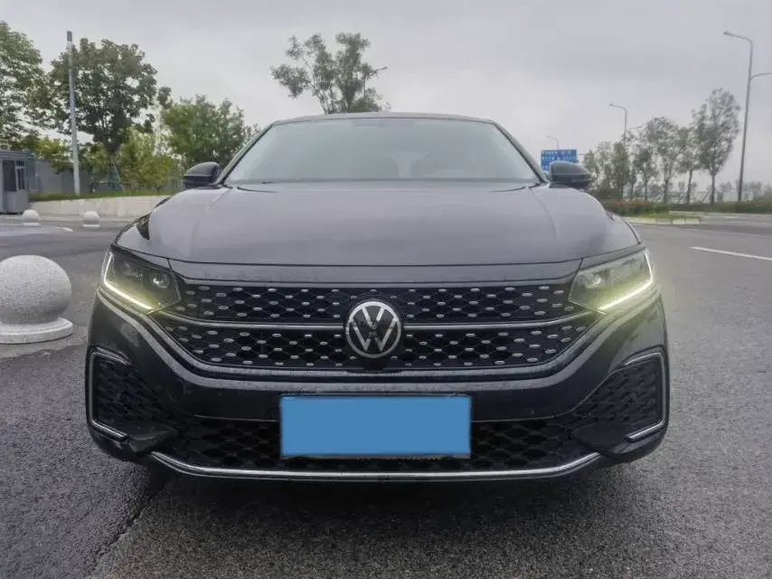 2025 VOLKSWAGEN PASSAT thumbnail 2