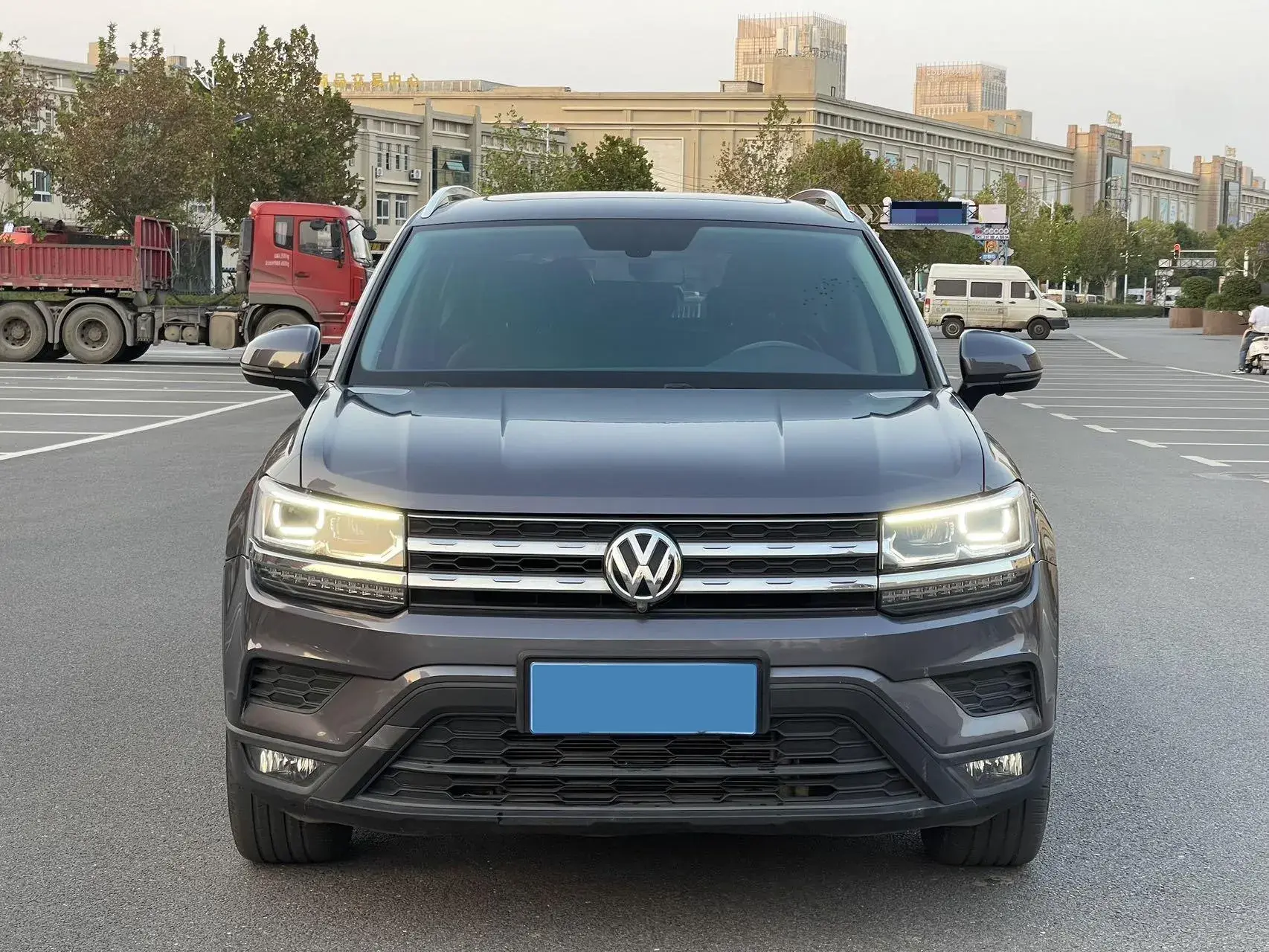 2019 VOLKSWAGEN THARU thumbnail 2