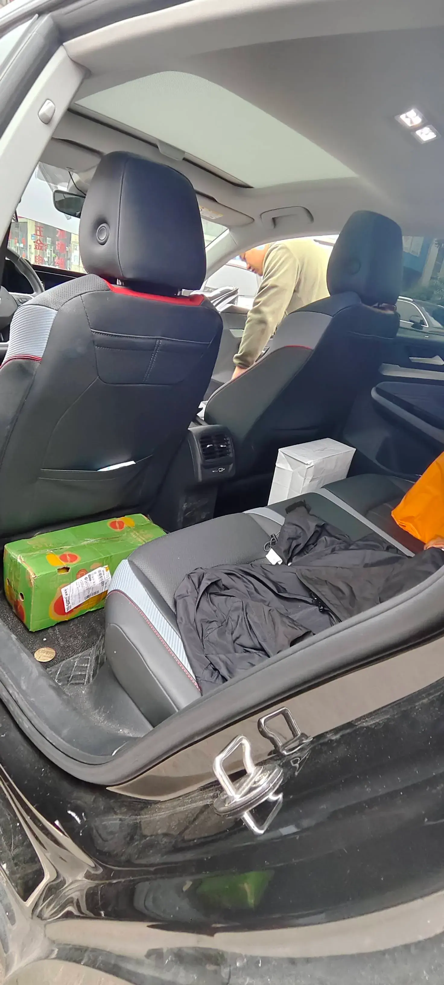 2024 VOLKSWAGEN LAMANDO thumbnail 3