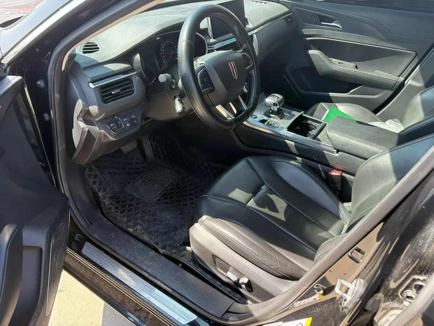 2022 HONGQI H5 thumbnail 2