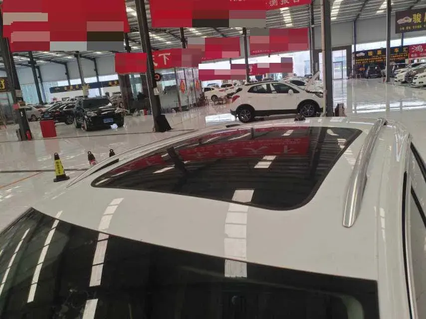 2021 VOLKSWAGEN T-ROC thumbnail 4