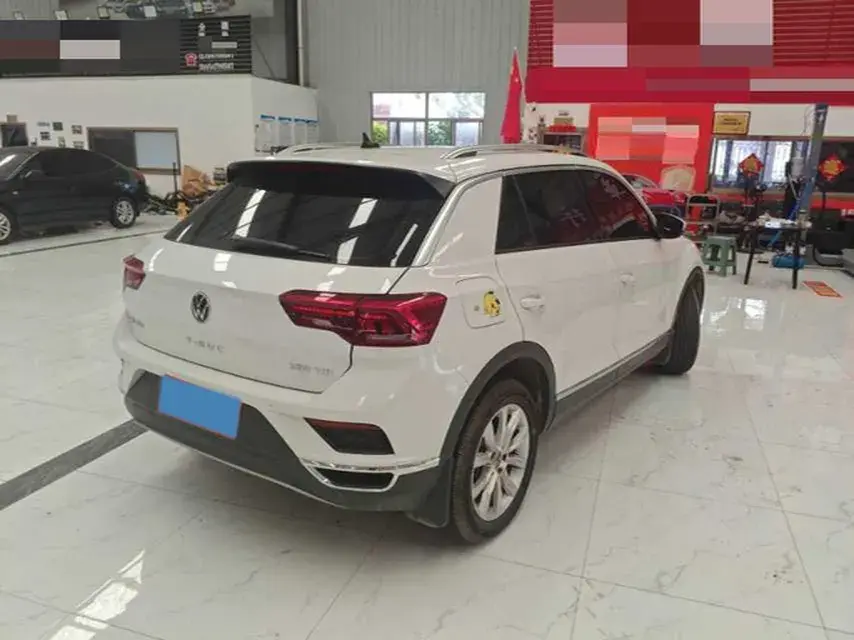 2021 VOLKSWAGEN T-ROC thumbnail 2