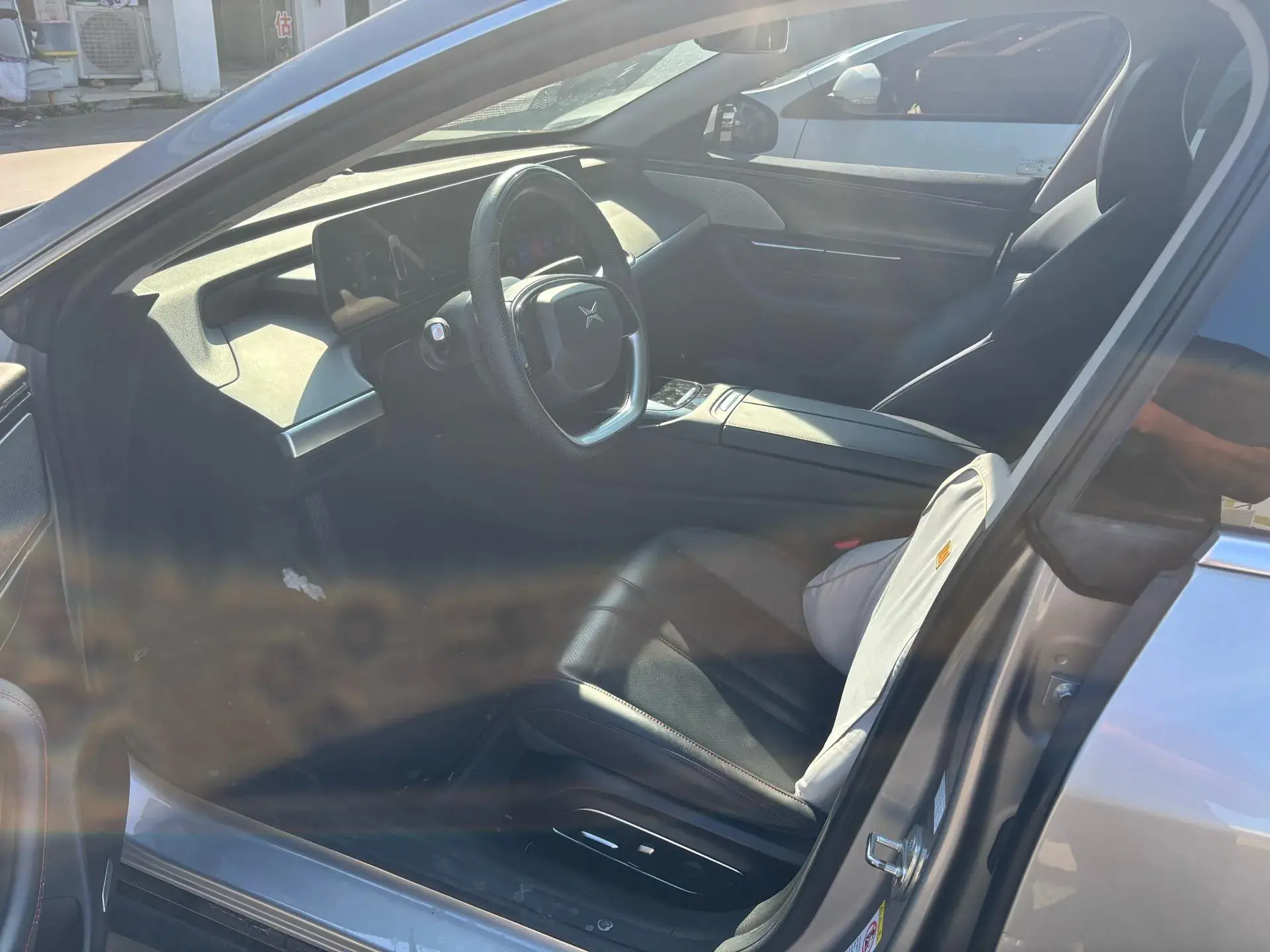 2022 XPENG P7 thumbnail 3