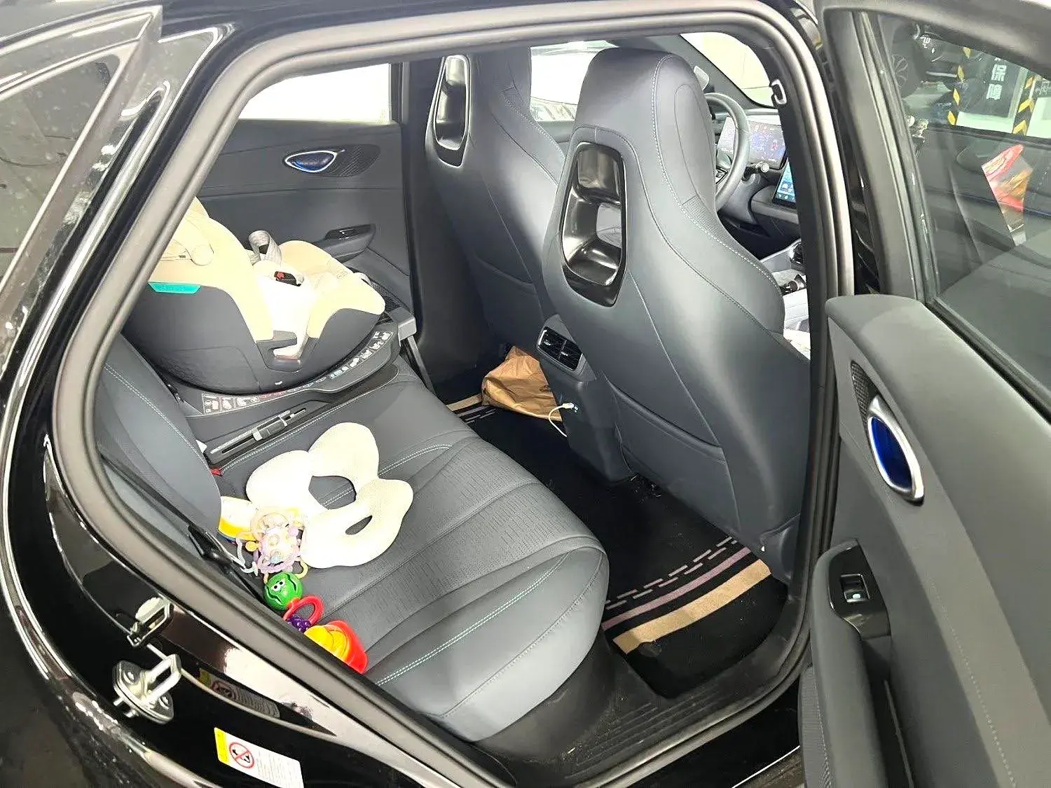 2025 BYD SEAL06GT thumbnail 4