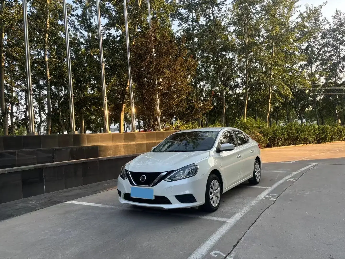 2021 NISSAN SYLPHY view 1