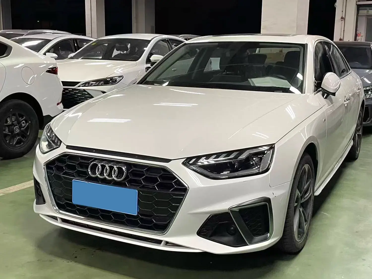 2022 AUDI A4L view 1