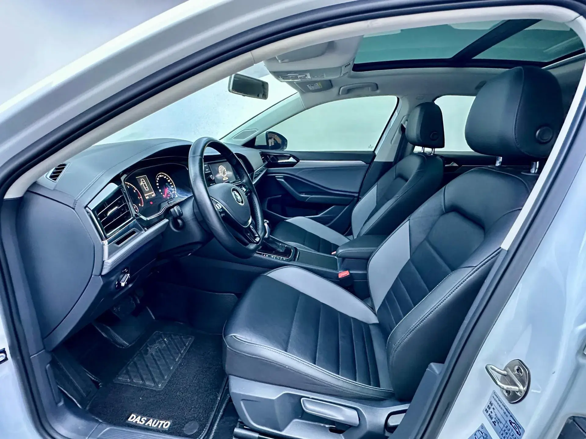 2019 VOLKSWAGEN SAGITAR thumbnail 4