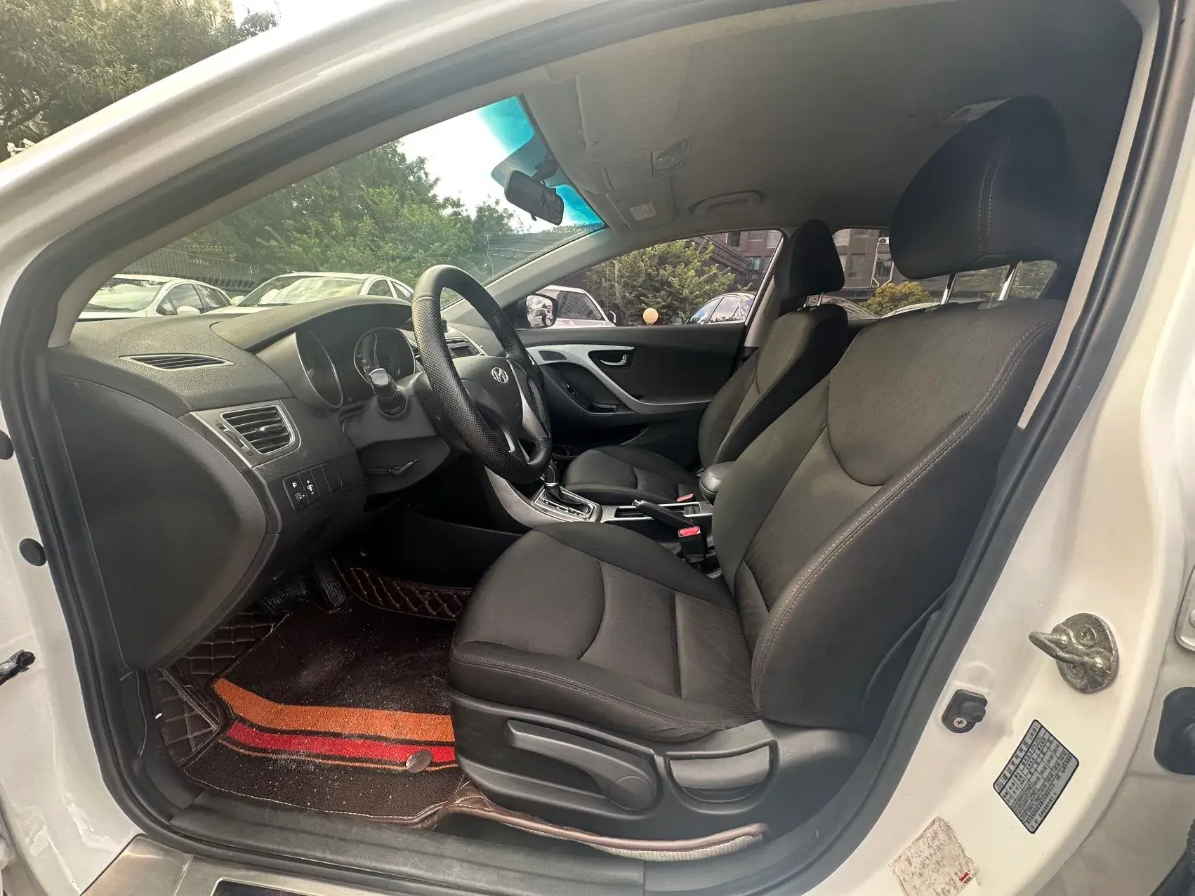 2016 HYUNDAI ELANTRA thumbnail 3