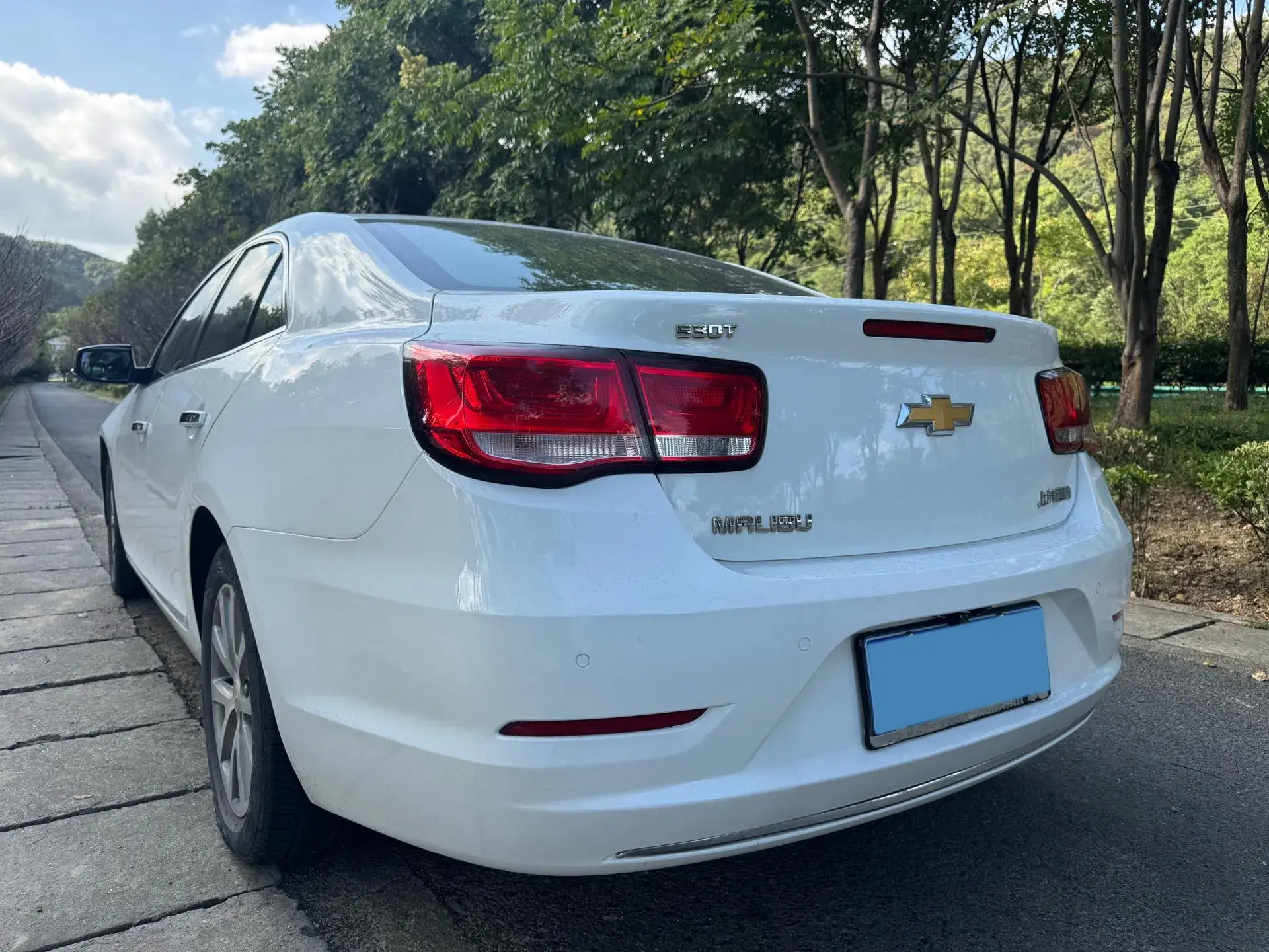 2018 CHEVROLET MALIBU thumbnail 2