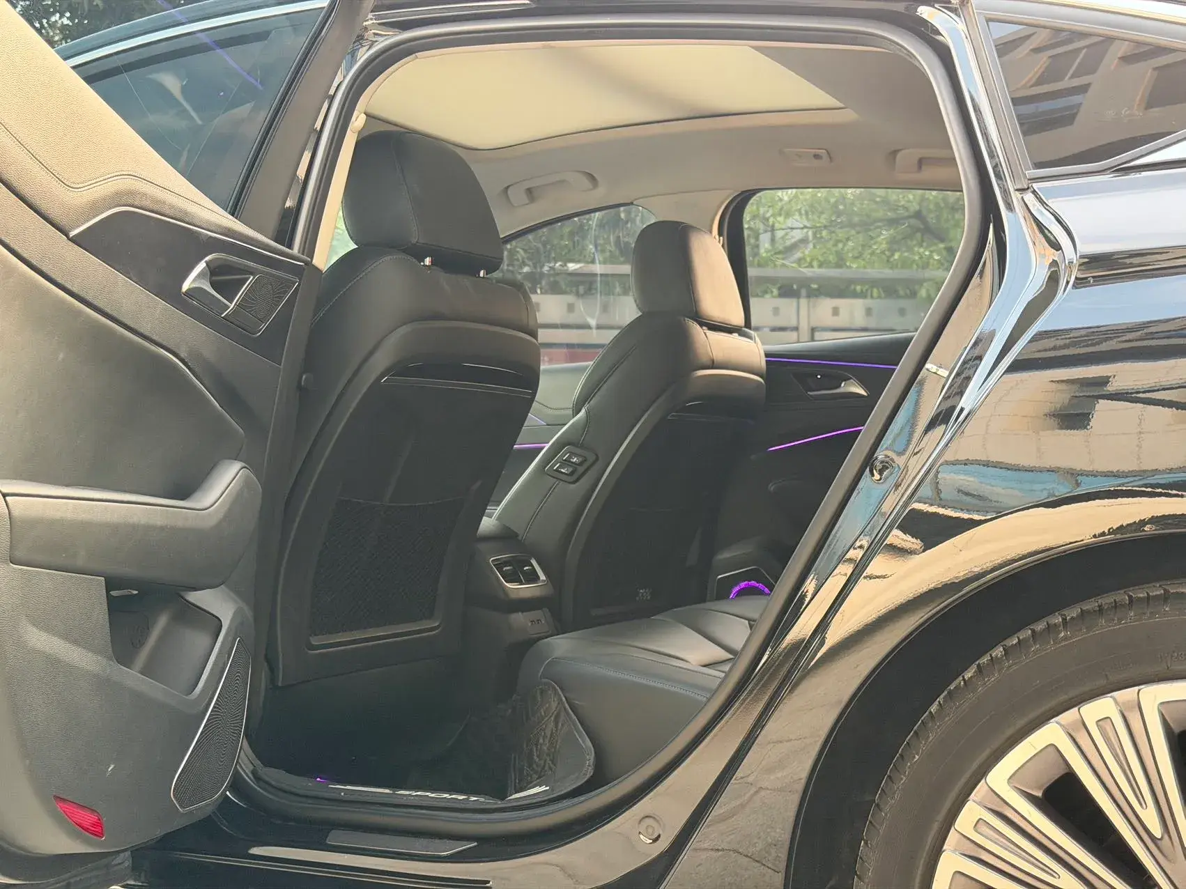 2022 HONGQI H5 thumbnail 3