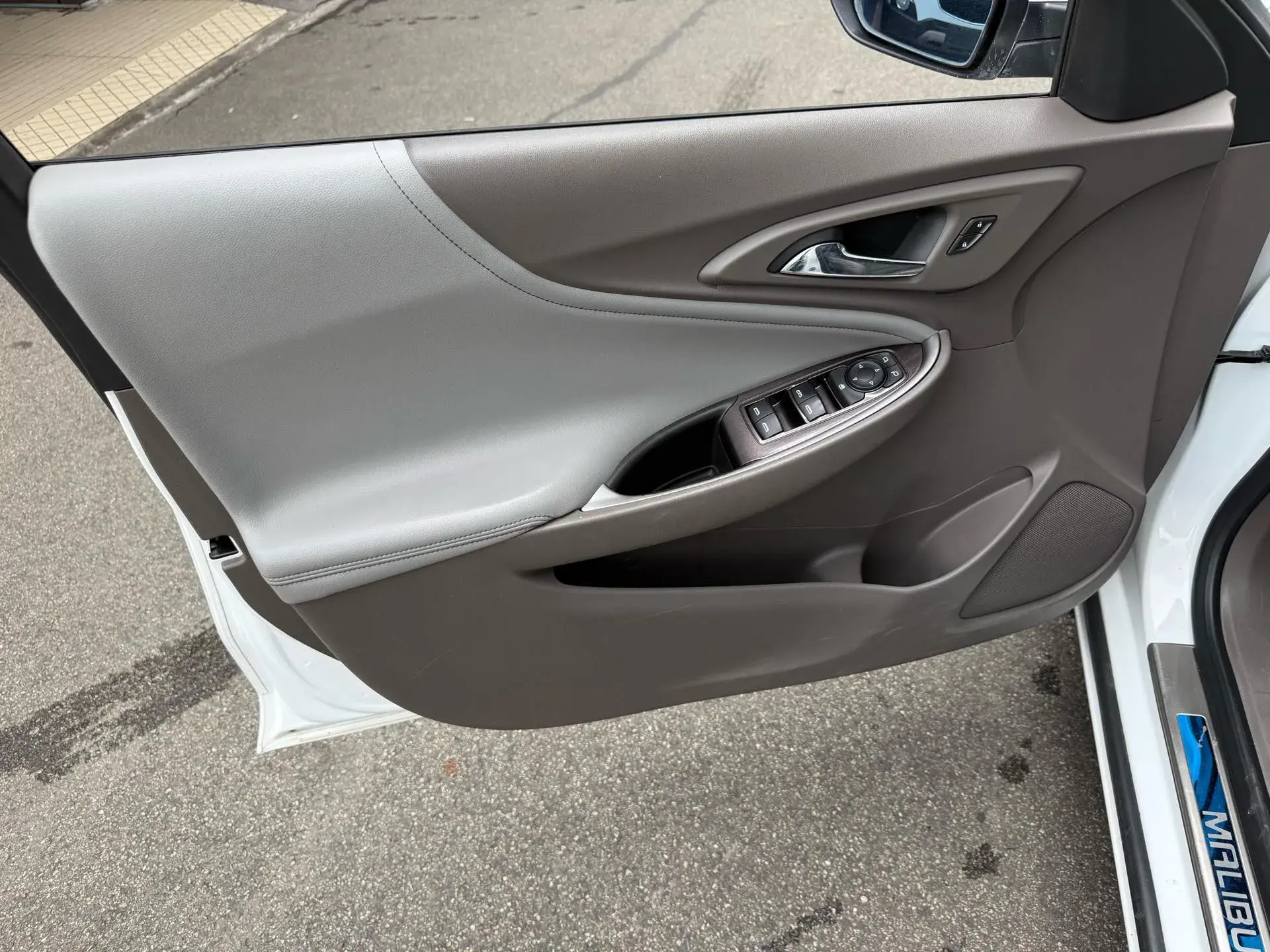 2018 CHEVROLET MALIBU thumbnail 2