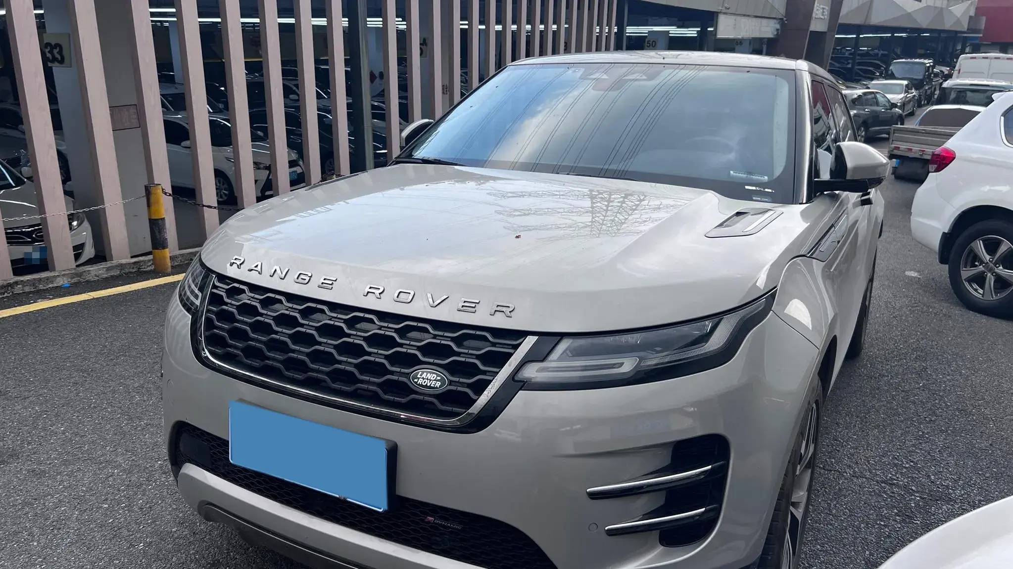 2023 LAND ROVER view 1