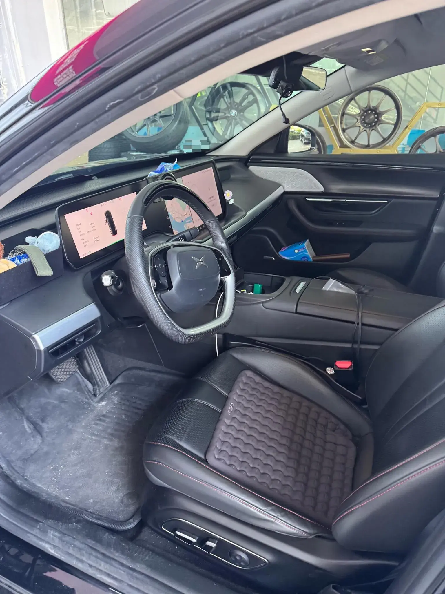 2022 XPENG P7 thumbnail 3