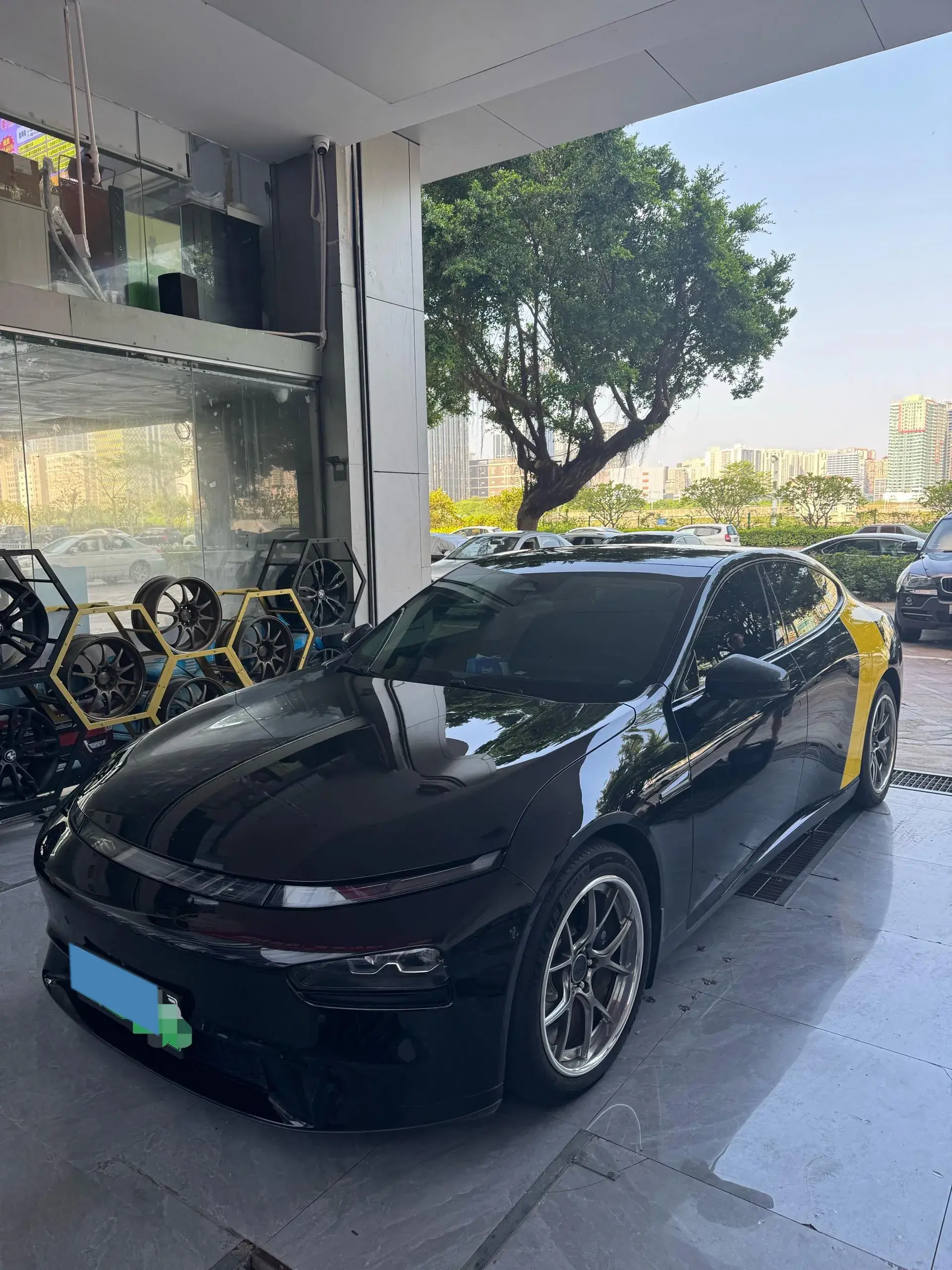 2022 XPENG P7 view 1