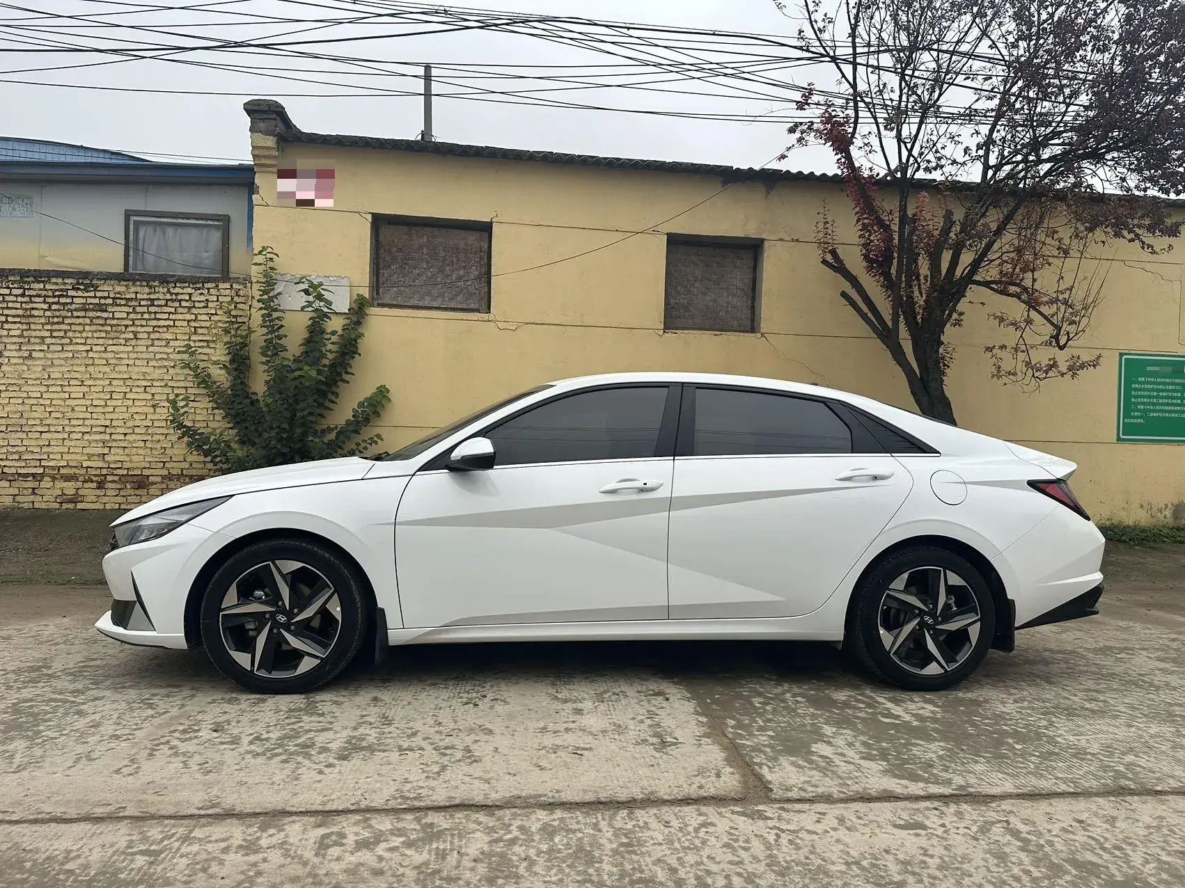 2022 HYUNDAI ELANTRA thumbnail 3